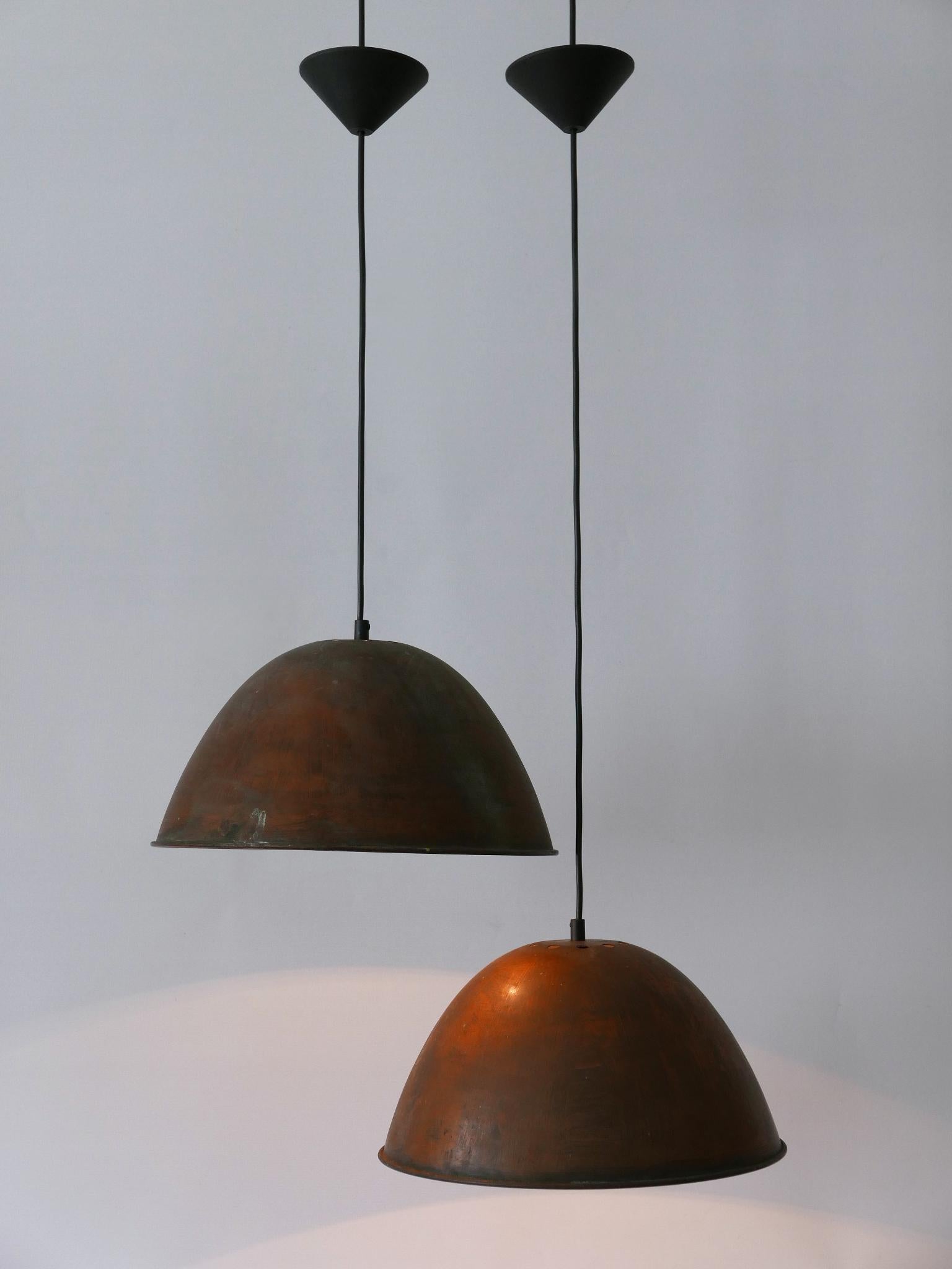 Metà XX secolo Set di due lampade a sospensione in rame della modernità di metà secolo 1950 in vendita