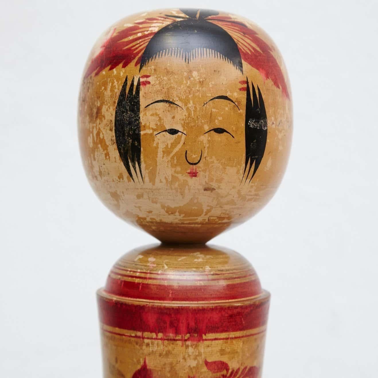 Ensemble de deux poupées Kokeshi en bois peints à la main, mi-siècle moderne en vente 7