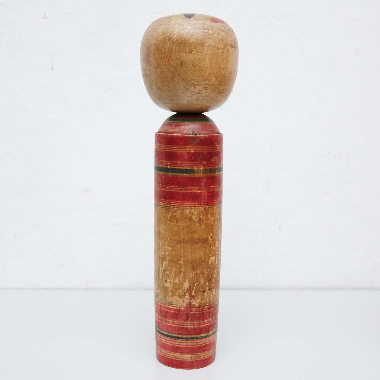 20ième siècle Ensemble de deux poupées Kokeshi en bois peints à la main, mi-siècle moderne en vente