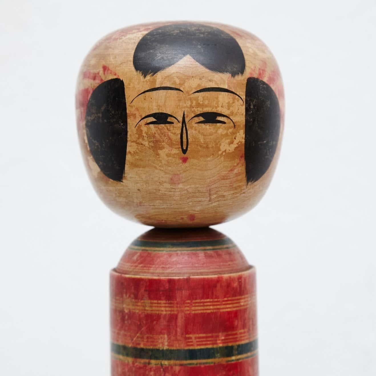 Ensemble de deux poupées Kokeshi en bois peints à la main, mi-siècle moderne en vente 1