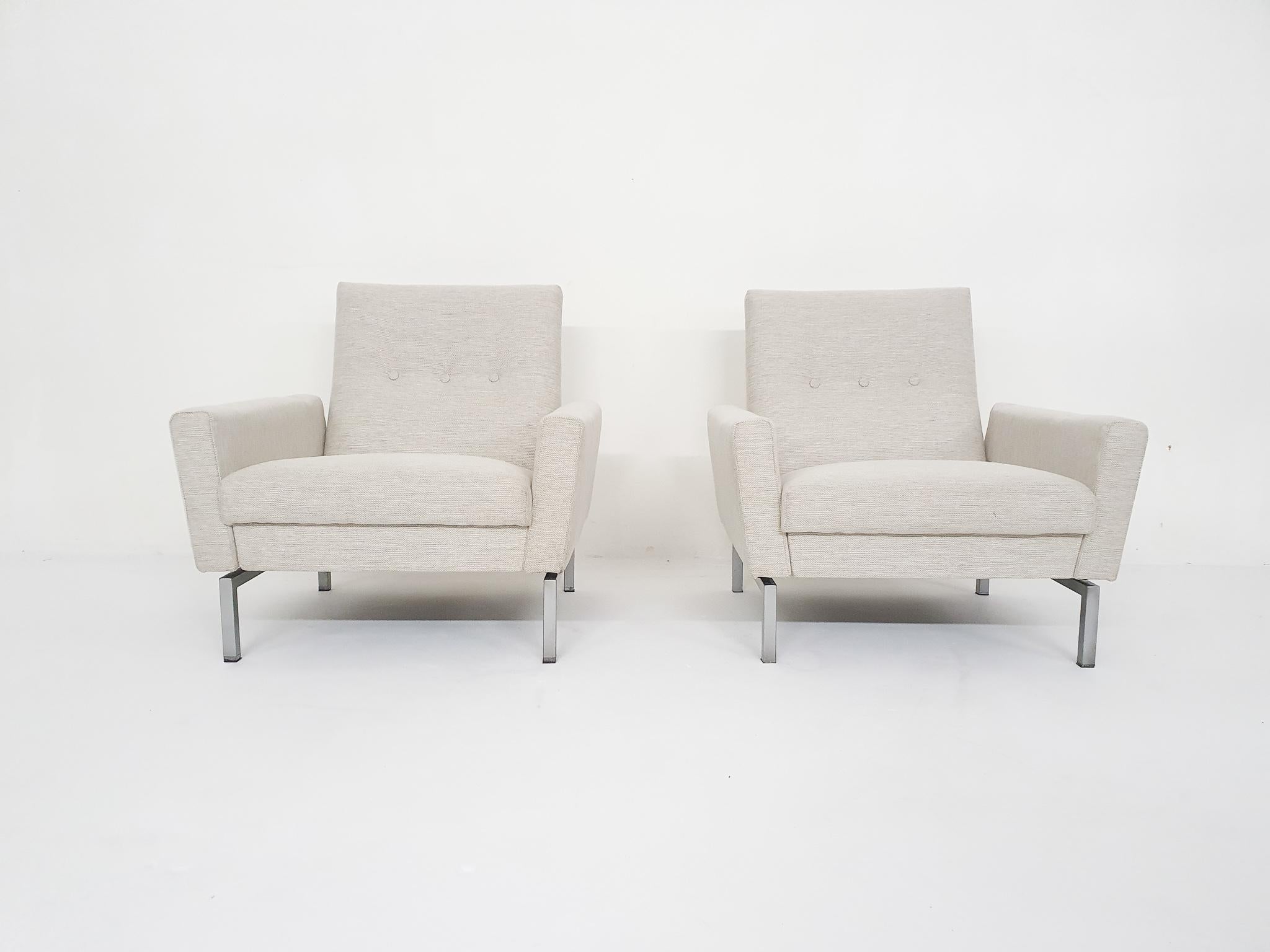 Dutch Set of Two Mid-Century Modern Lounge Chairs Attr. Artifort, The Netherlands 1950 For Sale