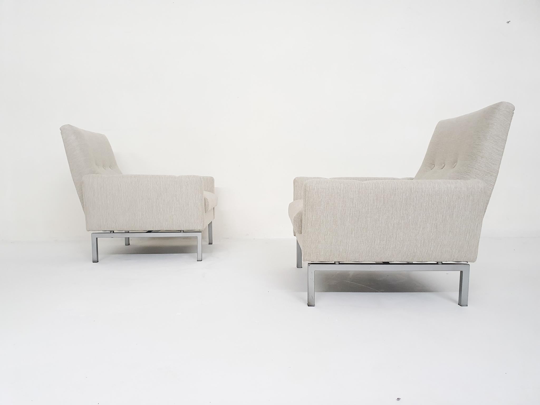 Metal Set of Two Mid-Century Modern Lounge Chairs Attr. Artifort, The Netherlands 1950 For Sale