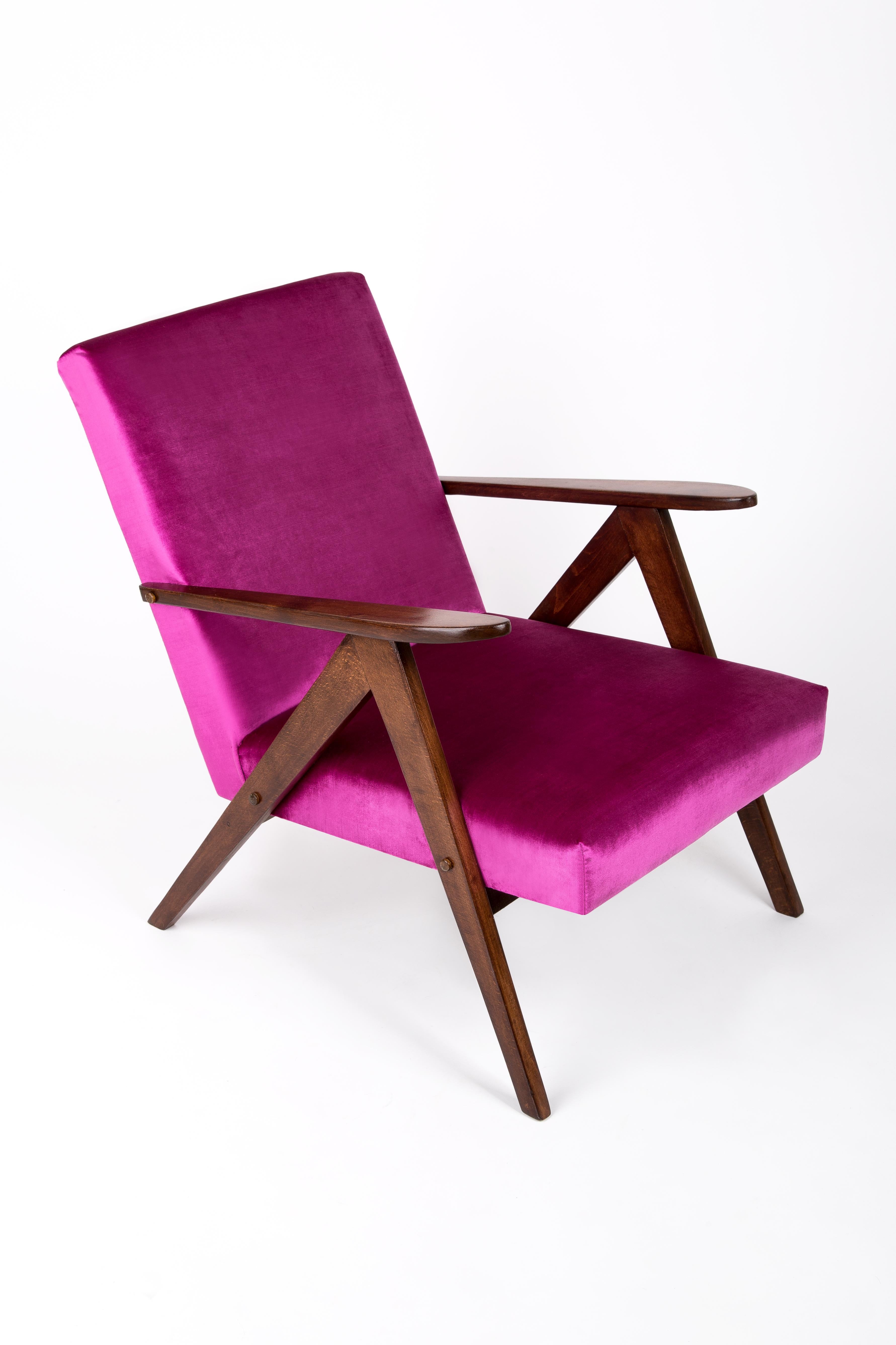 Polnischer Sessel, hergestellt an der Wende der 1960er und 1970er Jahre in der Biegemöbelfabrik in Radomsko. Dies ist eine limitierte Auflage, die mit dem B-310 VAR-Symbol gekennzeichnet ist. Der Sessel ist nach einer gründlichen Renovierung der