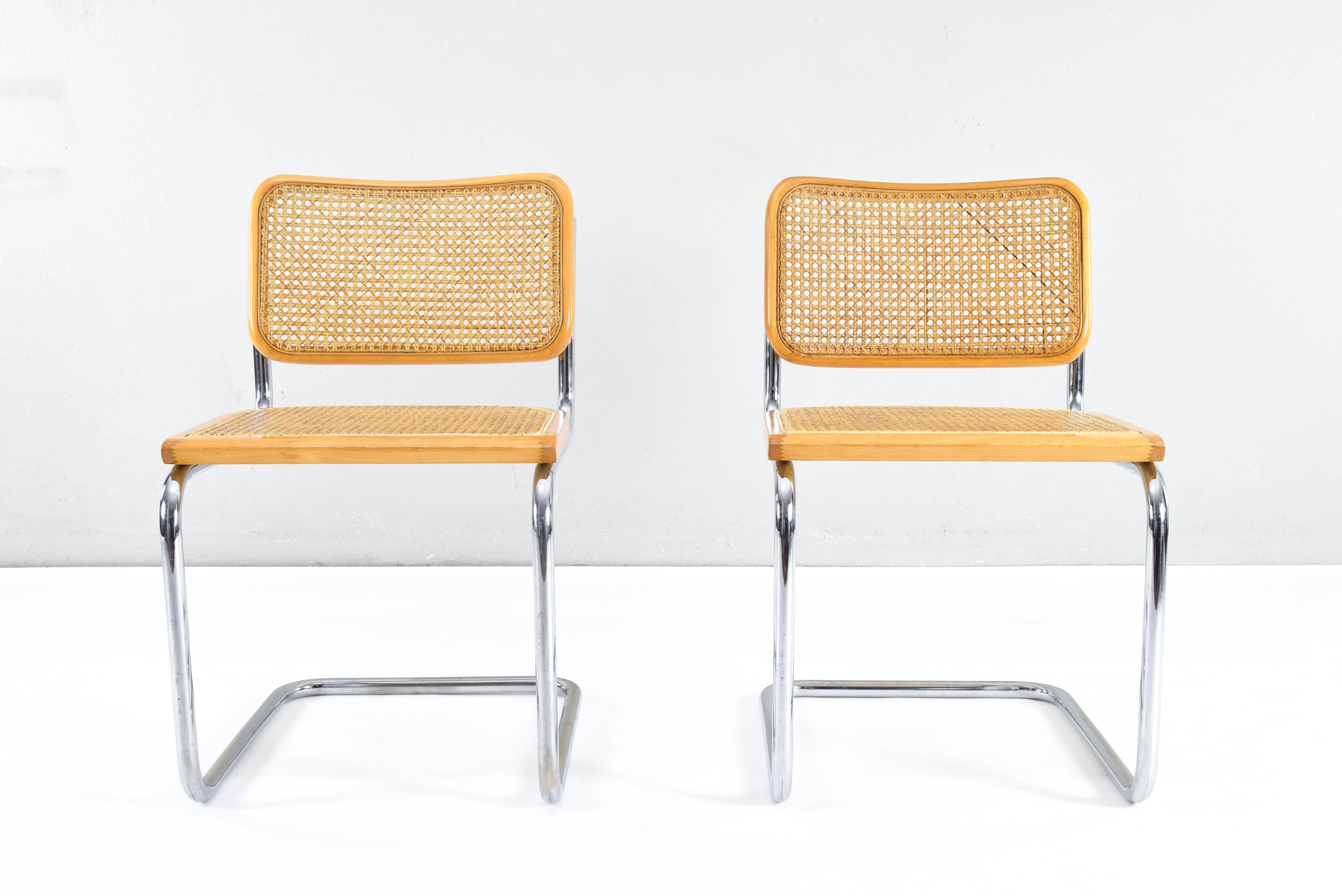 Set of two Cesca chairs model B32. 
Tubular steel chromed structure, beechwood and Viennese natural grid.
Chrome tubular structure is in good condition.
Grids of the two seats have been put new.

Measures:
Total height 77 cm.
Seat height 45.5