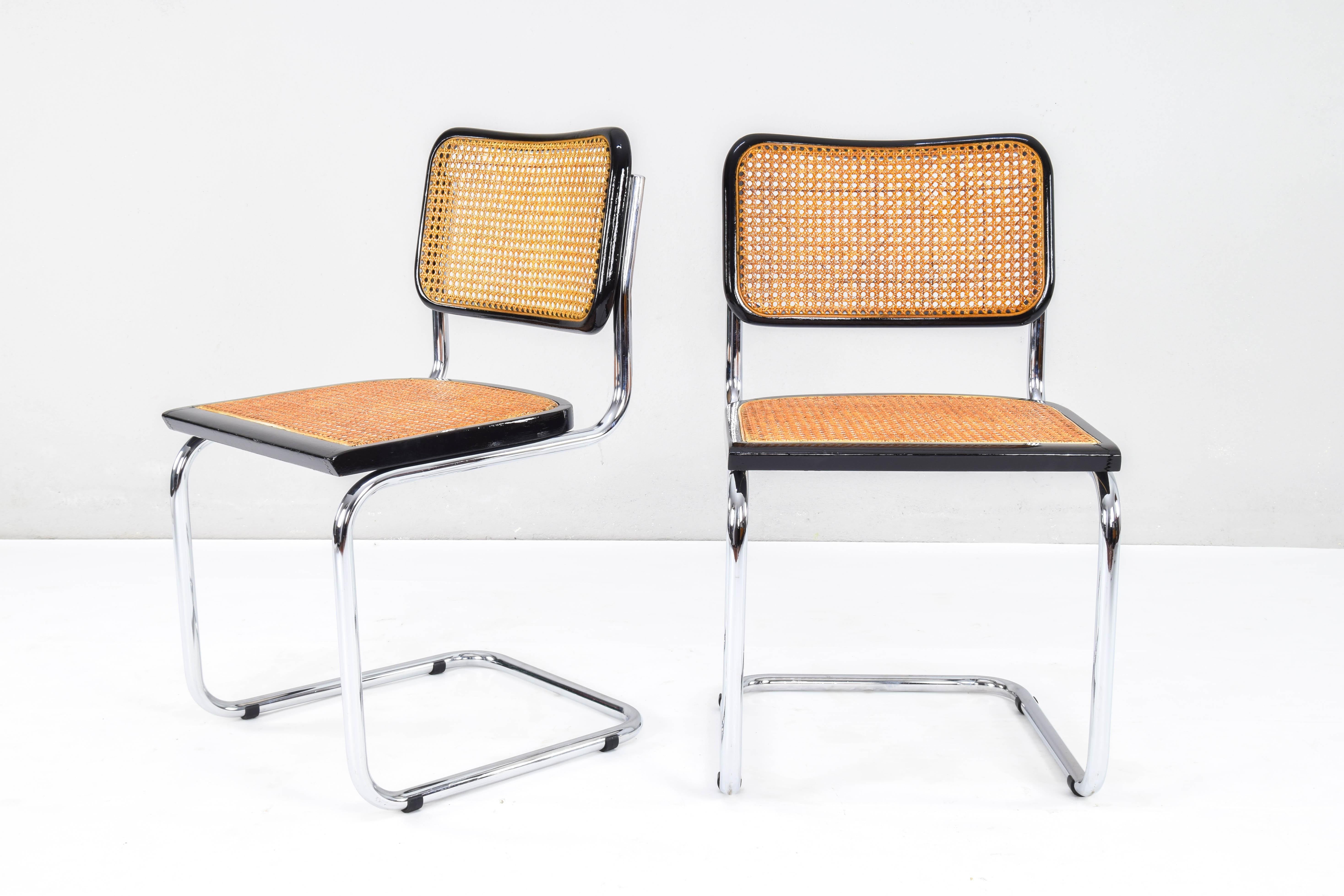 Set of two Cesca chairs, model B32, made in Italy in the 1970s. Black lacquered beech wood frames and Viennese natural grid. The grill seat have been put new. 
Very good general condition.


Measures: Total height 84 cm
Seat height 46 cm
Width 46