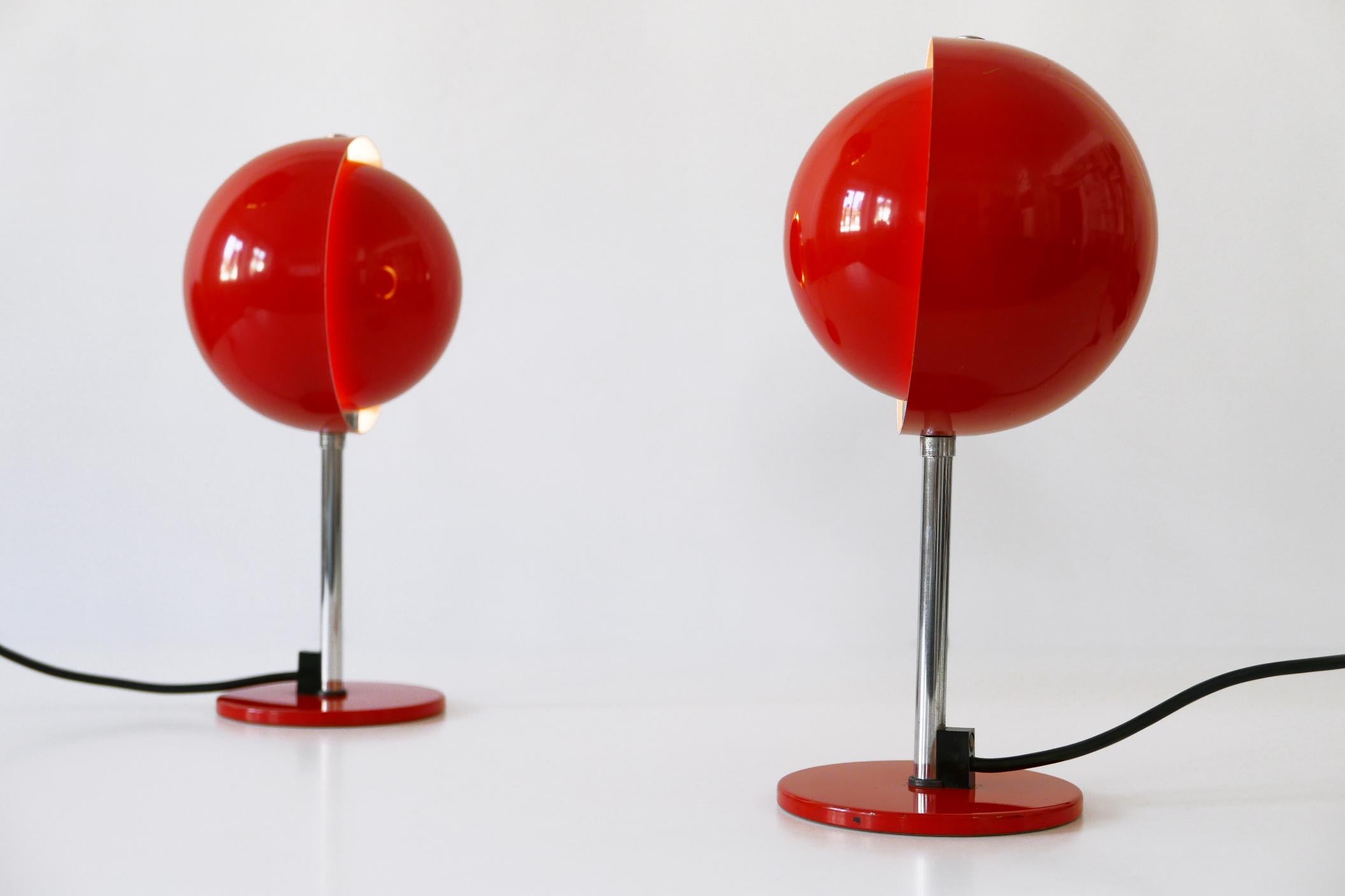 Set of two rare and beautiful Mid-Century Modern 'Moon' table lamps. Manufactured by Hustadt-Leuchten, 1960s, Germany.

Executed in red and white enameled metal, each lamp comes with 1 x E14 Edison screw fit bulb holder, is wired, in working