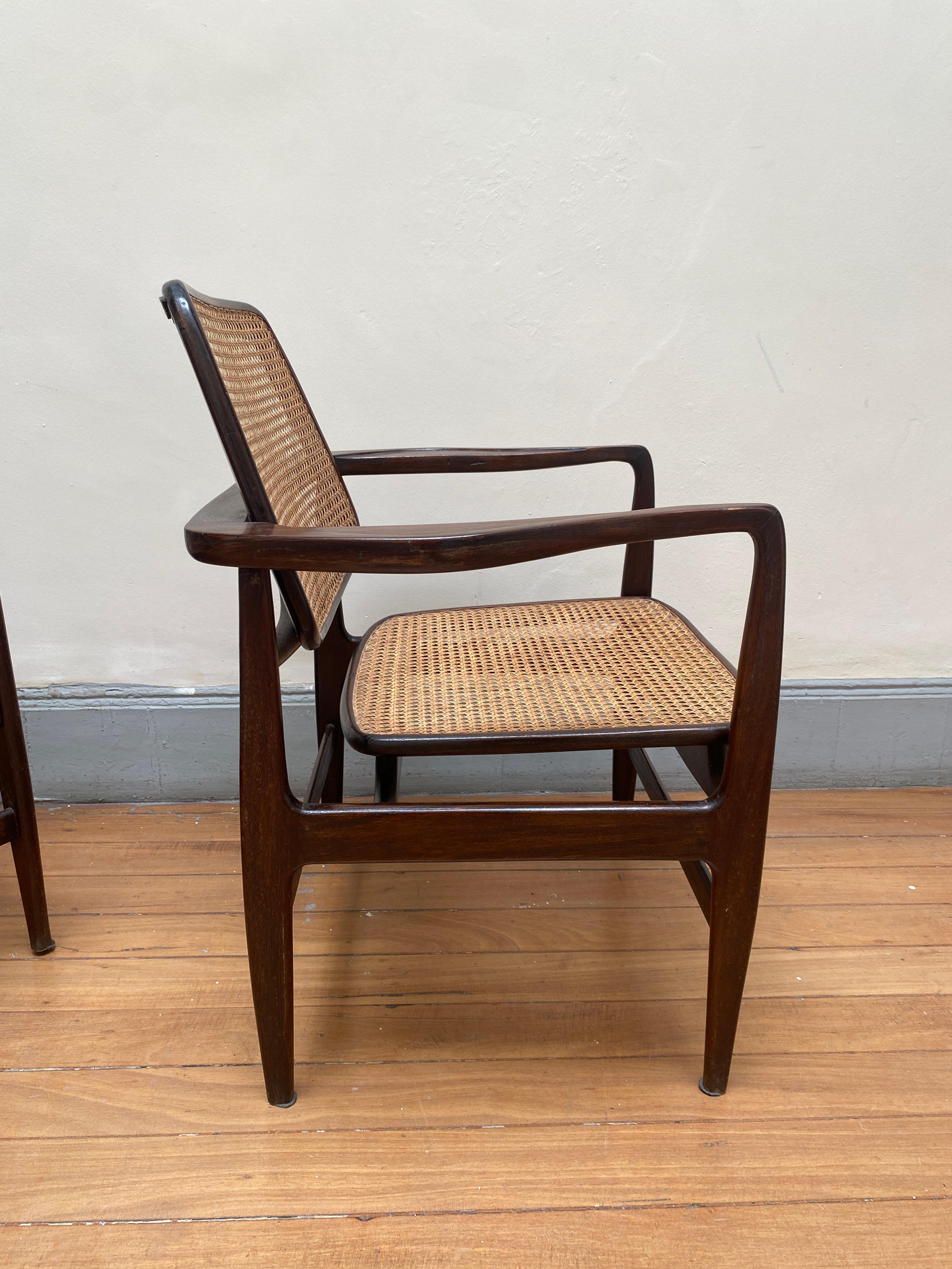 Set of Two Mid-Century Modern Oscar Armchairs by Sergio Rodrigues, Brazil, 1956 For Sale 2