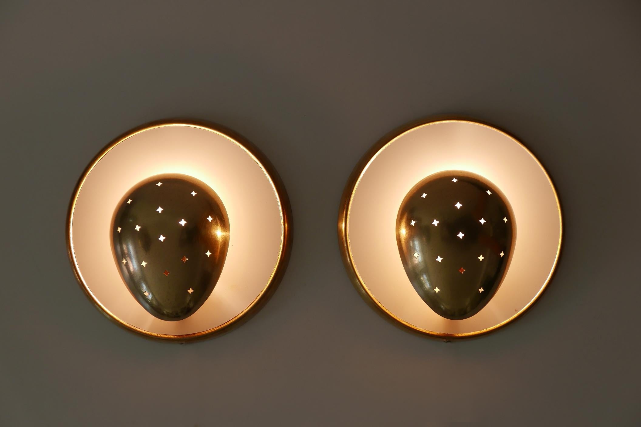 Set of Two Mid-Century Modern Sputnik Brass Wall Lamps or Sconces, 1950s, France In Good Condition In Munich, DE