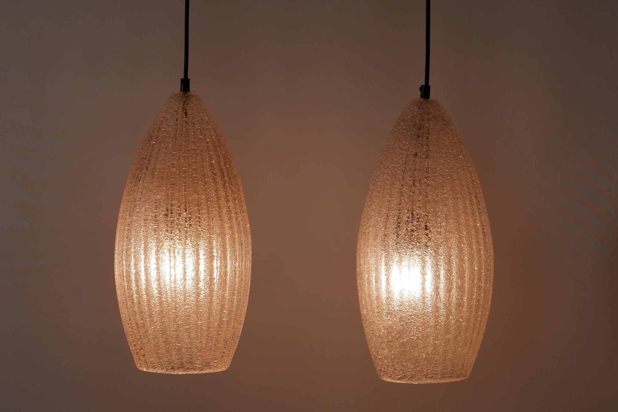 Set of Two Mid-Century Modern Textured Glass Pendant Lamps, 1960s, Germany For Sale 1