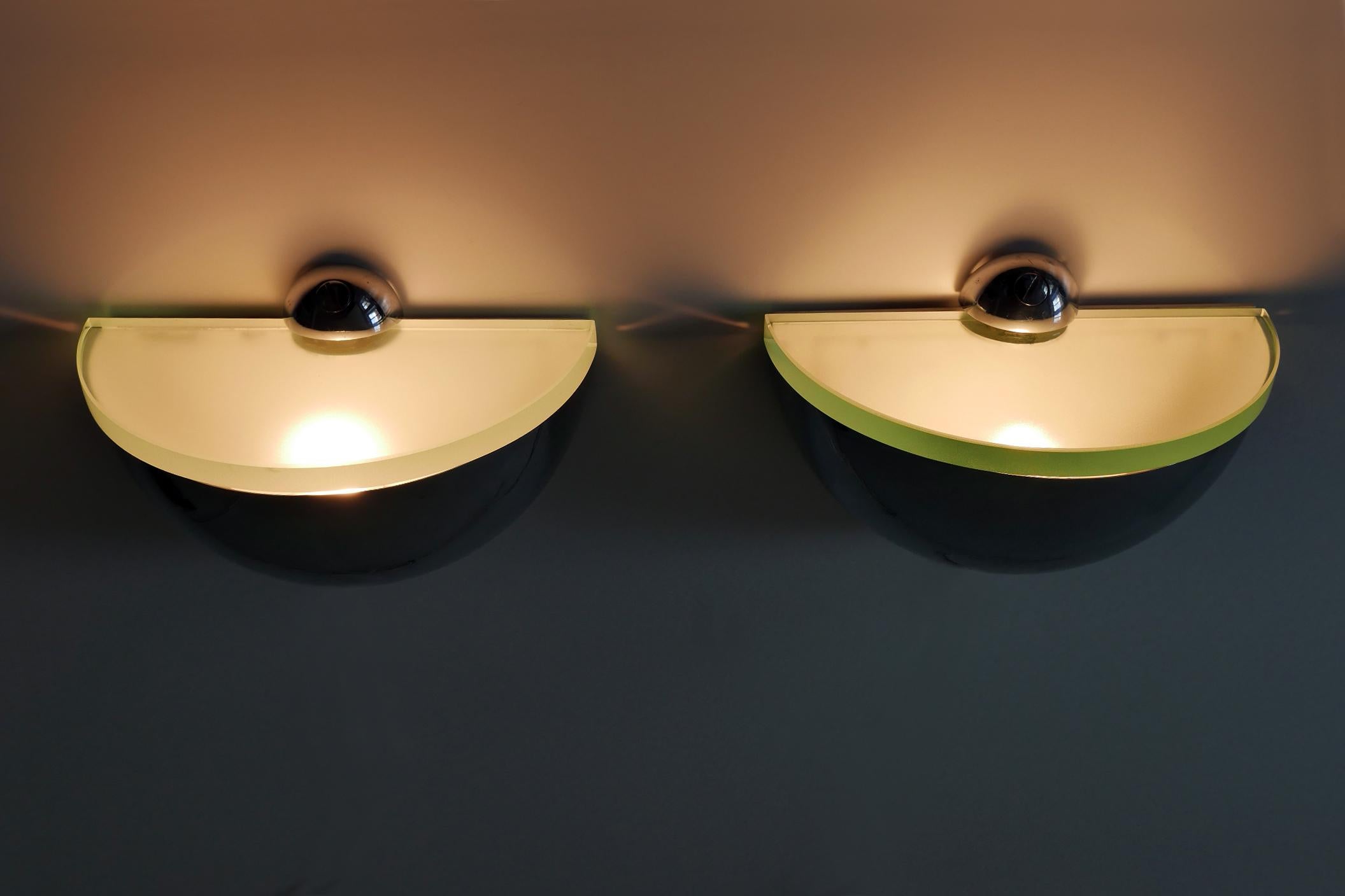 Set of Two Mid-Century Modern Wall Lamps or Sconces by Fontana Arte Italy 1960s For Sale 2