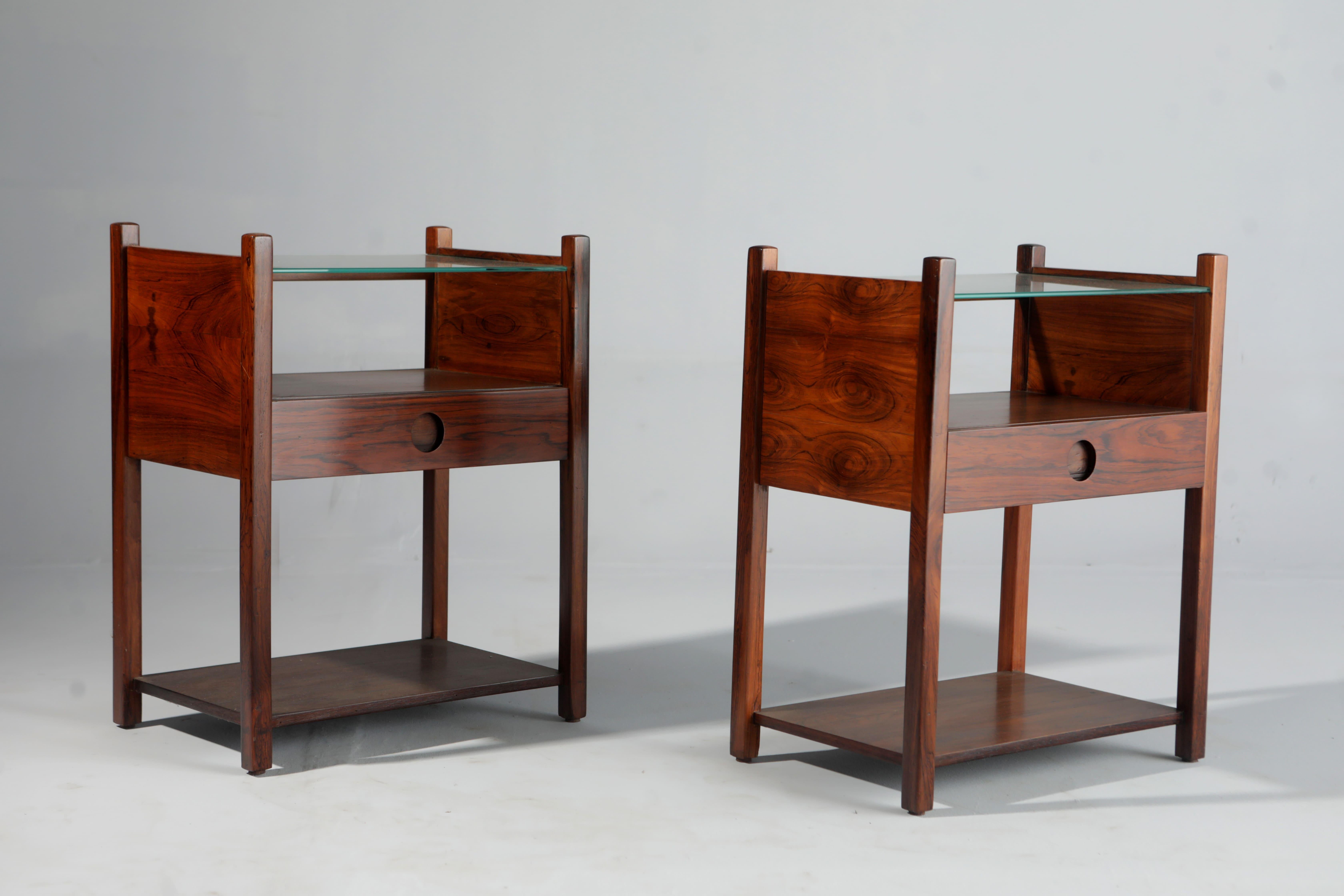 Mid-Century Modern Bedside Table “Yara“ by Brazilian Designer Sergio Rodrigues, 1960's (Set of Two)

Designed in 1965 by the acclaimed Brazilian architect and designer Sergio Rodrigues (1927 - 2014), the 