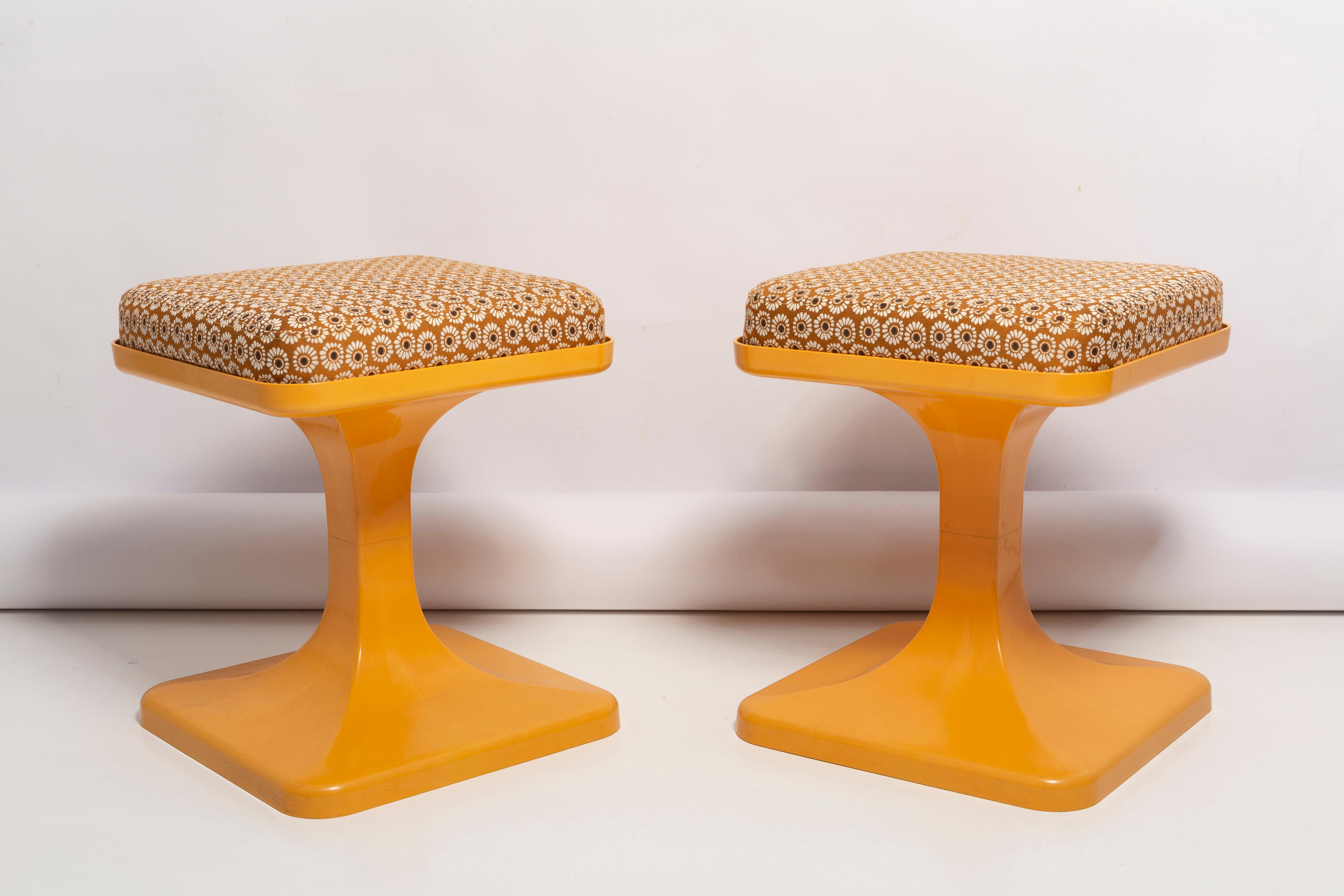 Space Age style plastic stools were made in Poland by Krynwald ERG fabric around the 1960s-1970s. The futuristic shape is tapered and aerodynamic, with a tulip foot and an yellow mustard color. This original piece in hard plastic imitates the