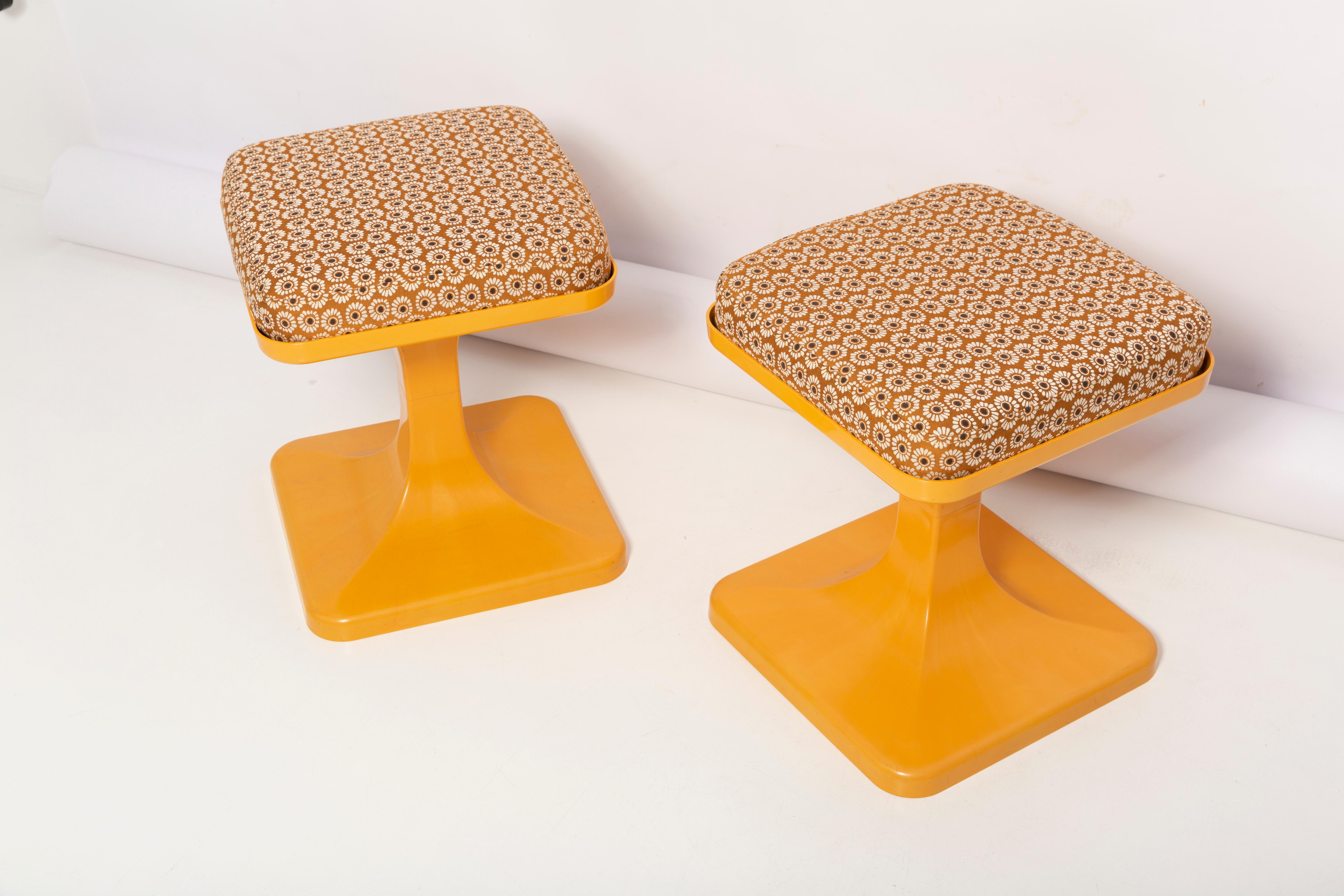 Set of Two Mid Century Mustard Yellow Flowers Stools, Poland, 1970s In Good Condition In 05-080 Hornowek, PL