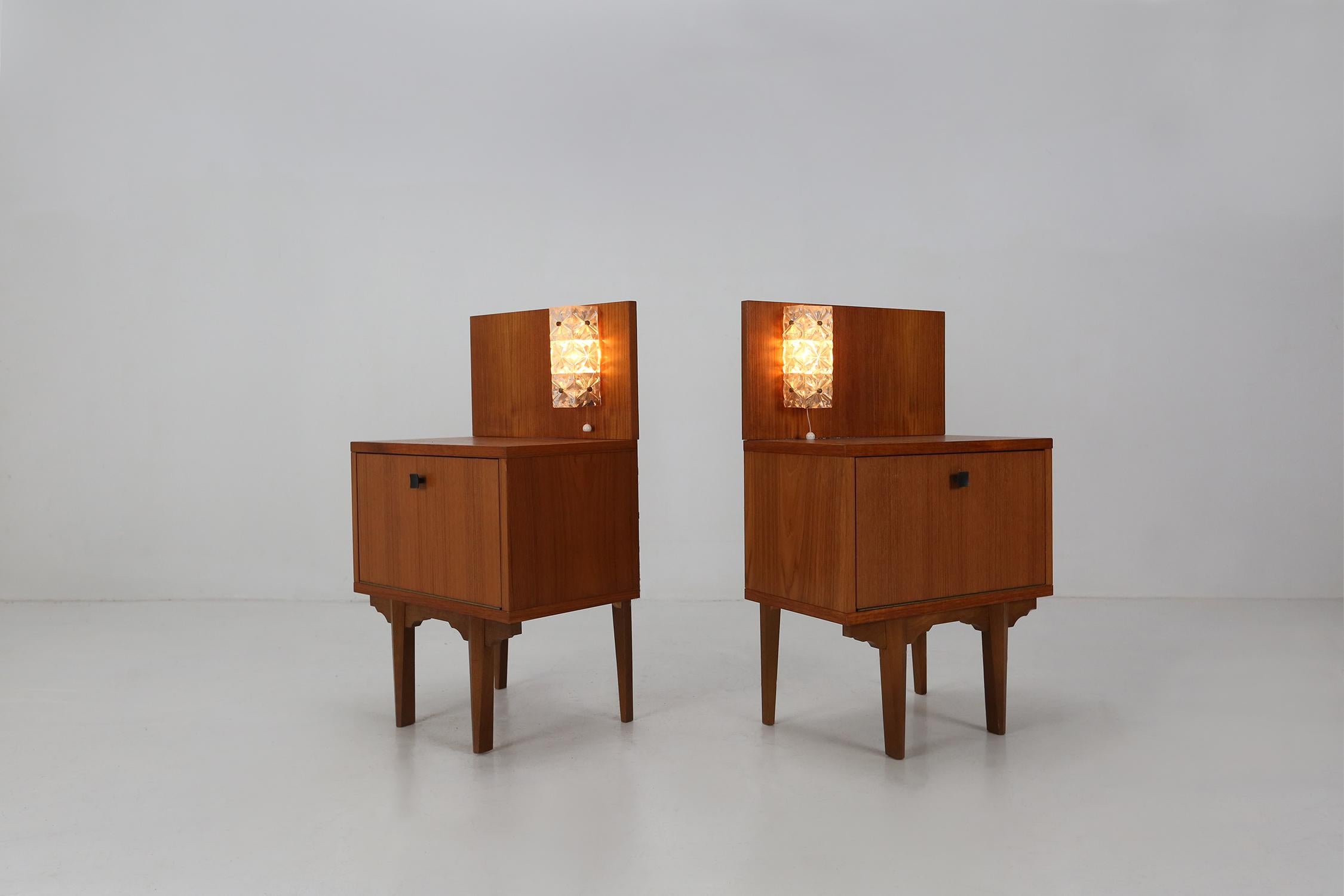 Veneer Set of Two Mid-Century Nightstands, 1970