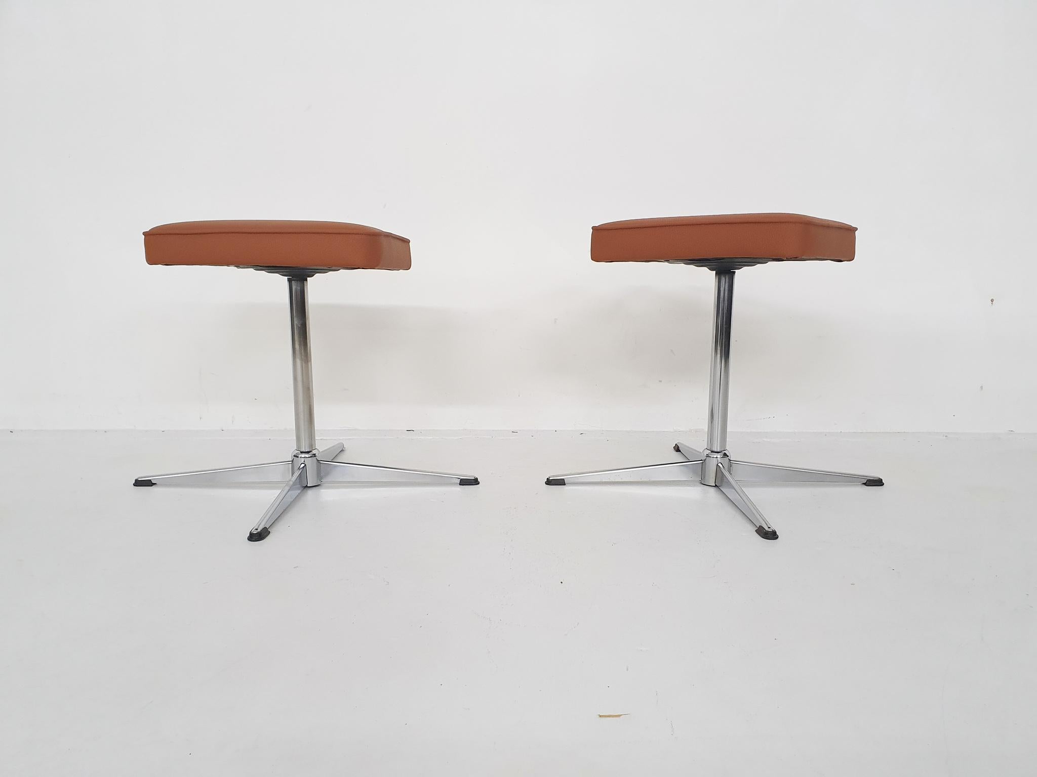 Set of Two Mid-Century Swivel Stools, Attrb. Brabantia, the Netherlands In Good Condition For Sale In Amsterdam, NL