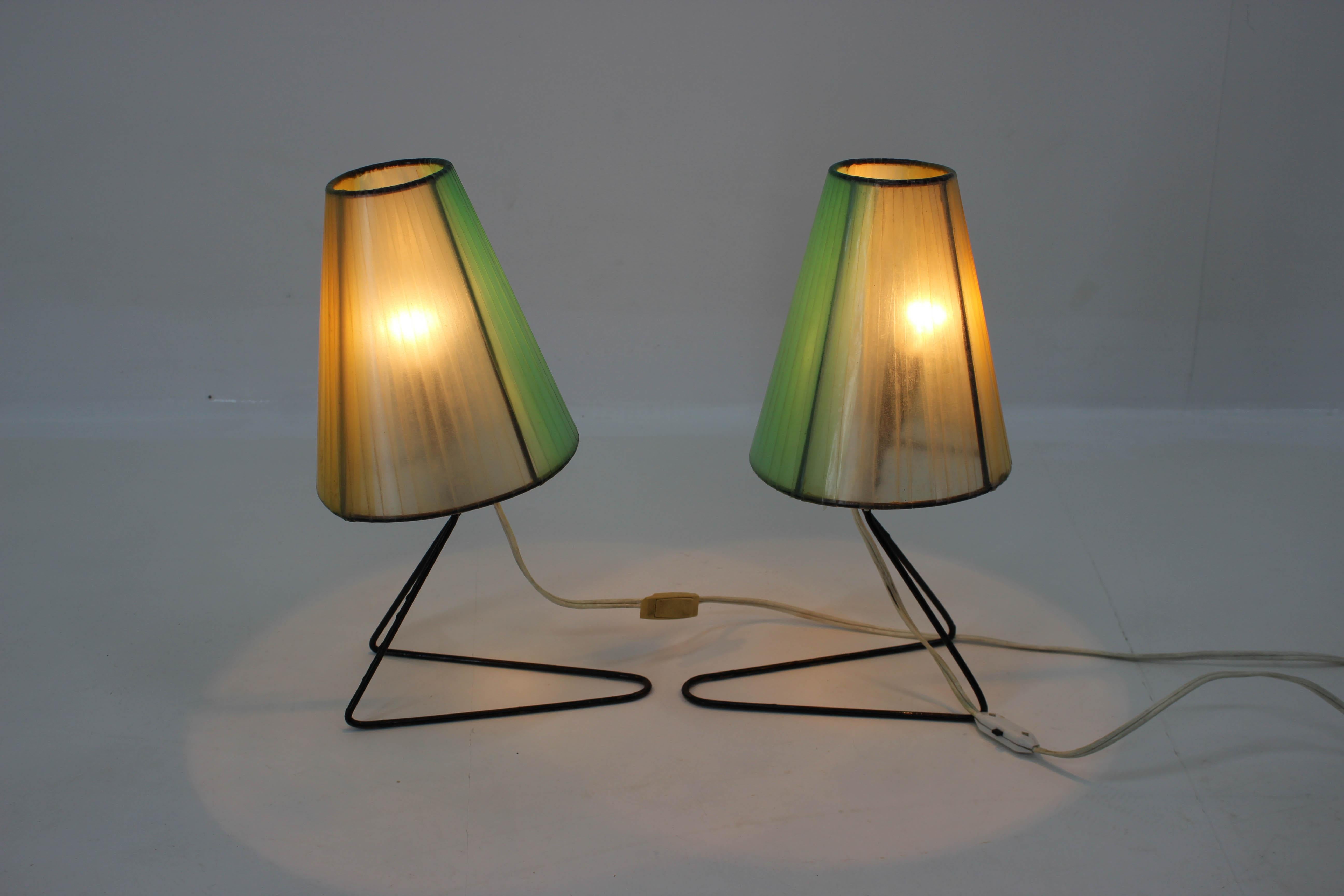 Juego de dos lámparas de mesa o mesilla de noche de mediados de siglo, 1960 Moderno de mediados de siglo en venta