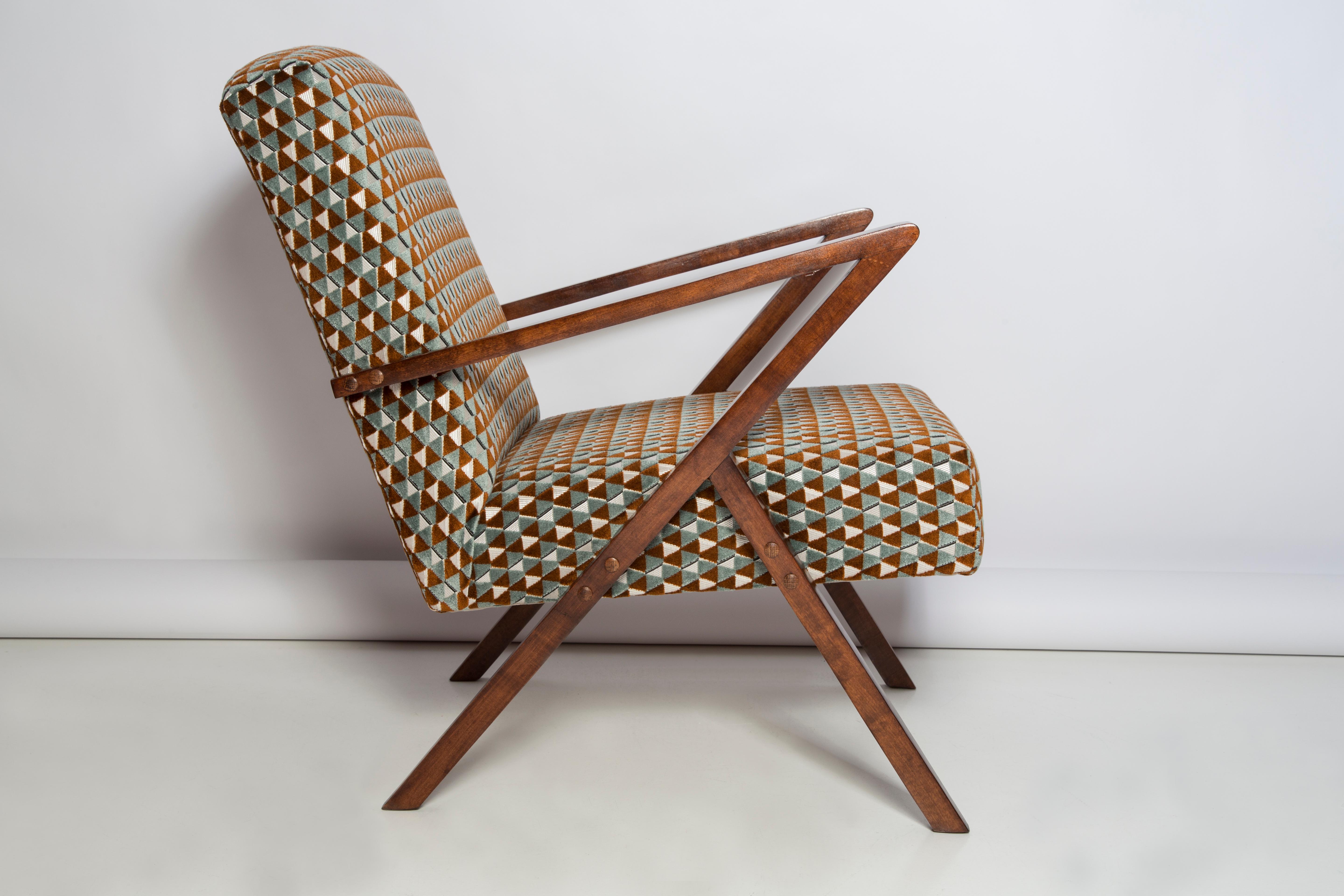 Satz von zwei Mid Century Unique Zet Sesseln, Triangle Velvet, 1970er, Europa (20. Jahrhundert) im Angebot