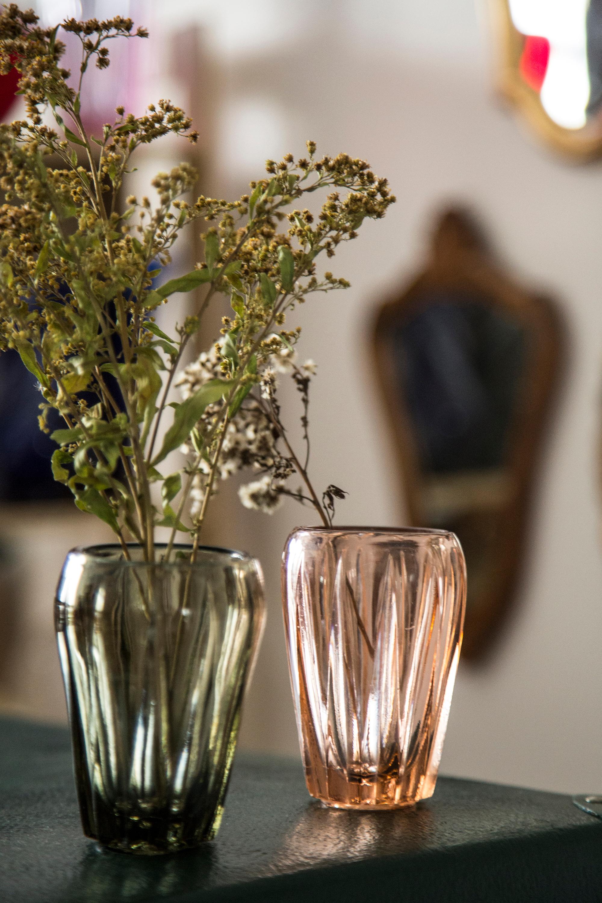 20th Century Set of Two Midcentury Vintage Gray and Pink Crystal Vases, Italy, 1960s For Sale