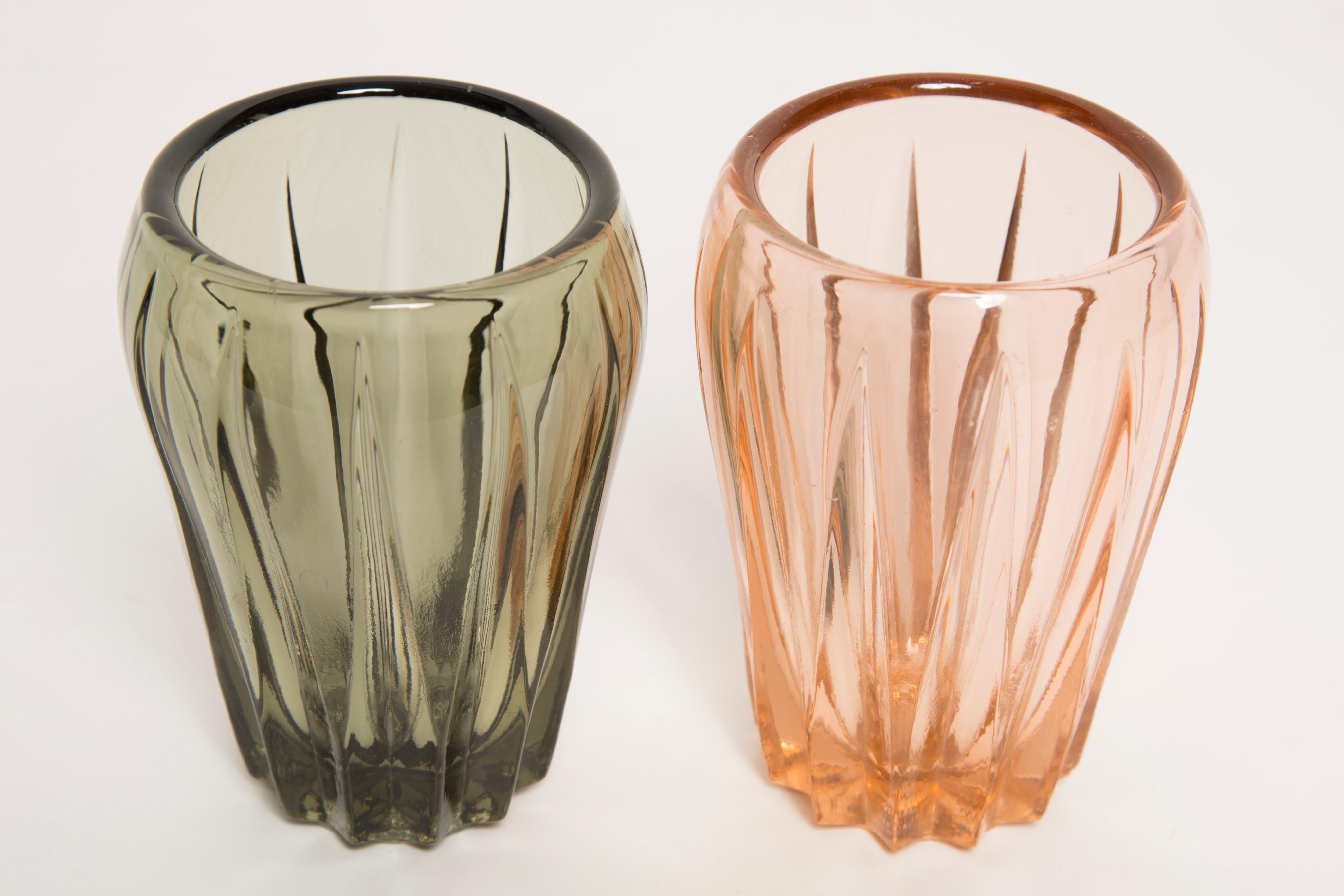 Set of Two Midcentury Vintage Gray and Pink Crystal Vases, Italy, 1960s For Sale 2