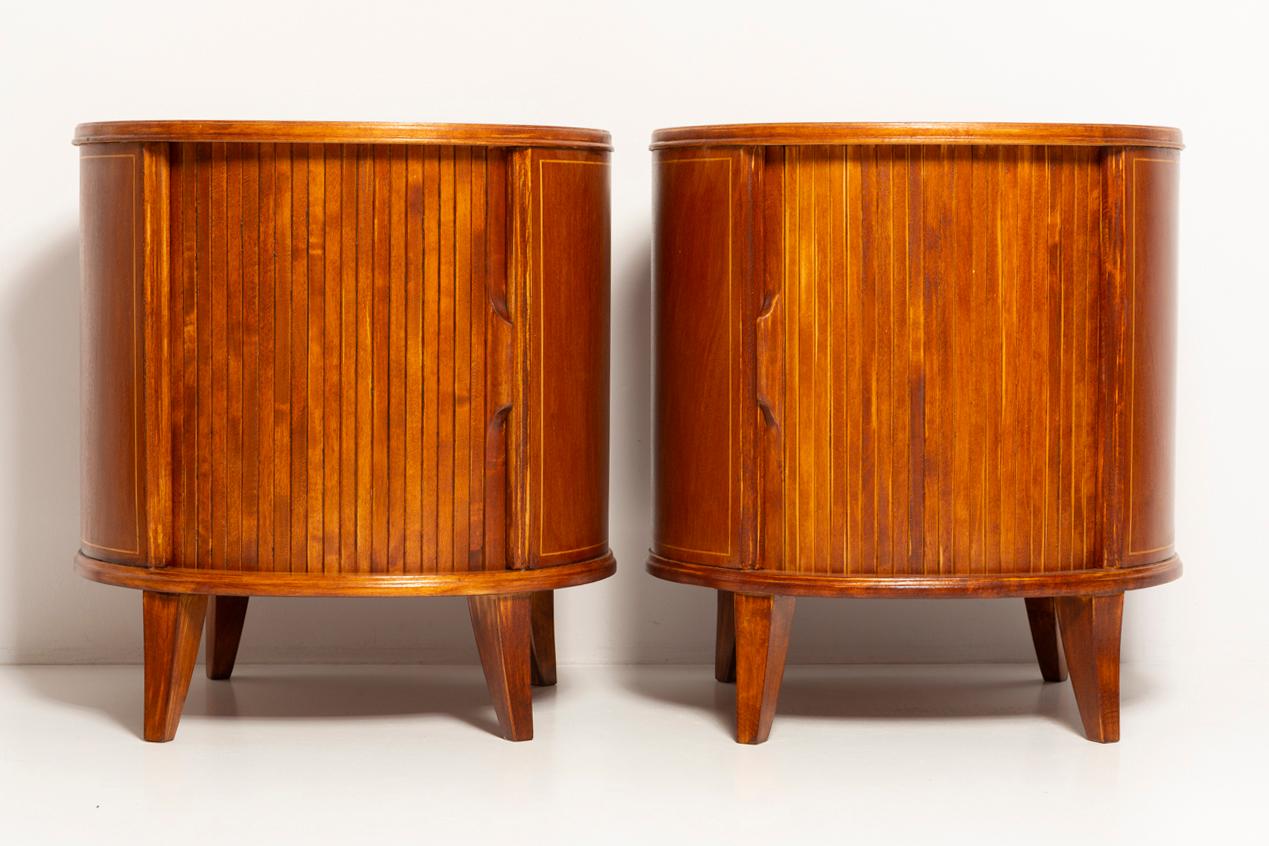 Peint à la main Ensemble de deux tables de nuit vintage du milieu du siècle, bois de hêtre, Europe, années 1960 en vente