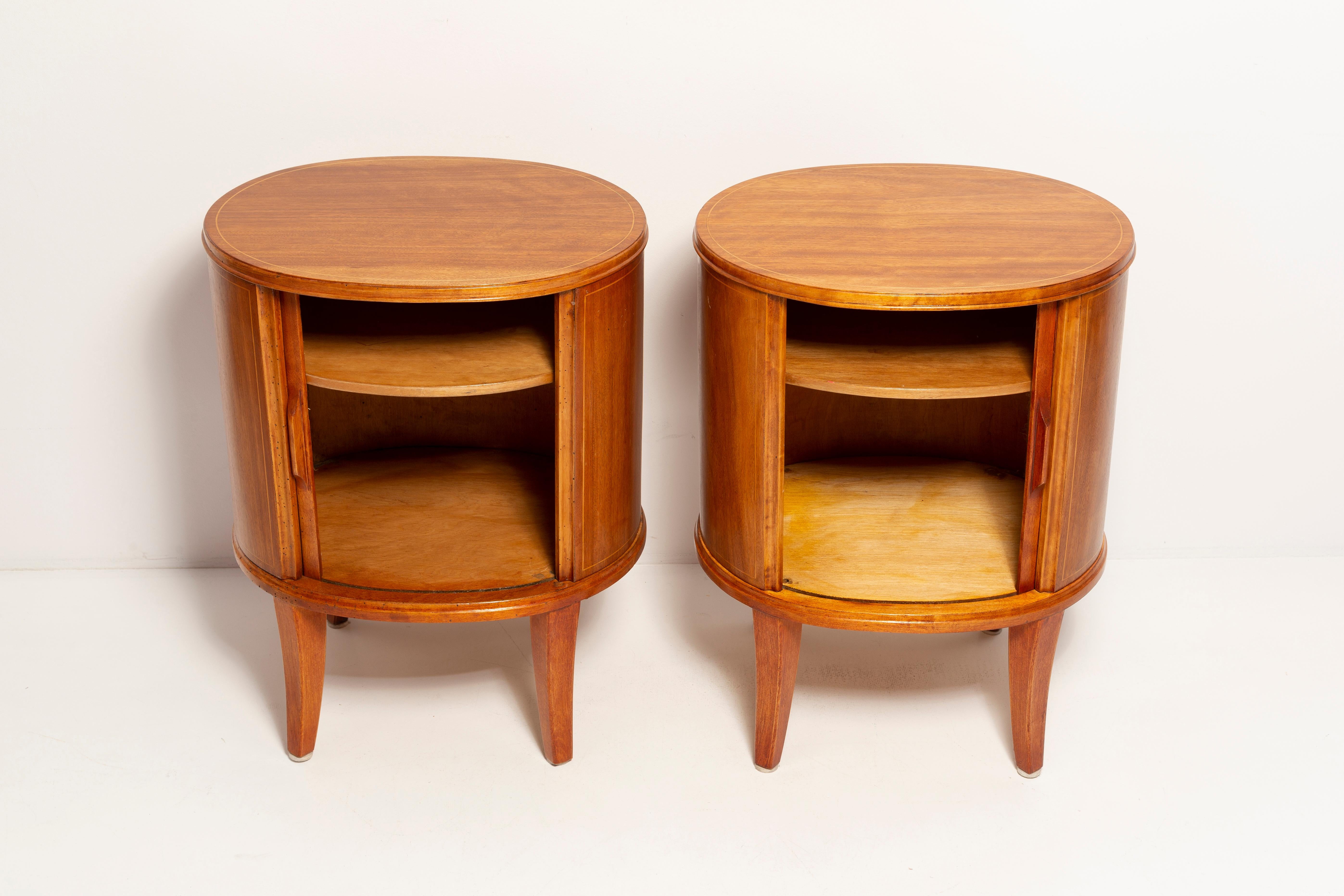 Set of Two Mid-Century Vintage Night Tables, Wood, Europe, 1960s For Sale 1