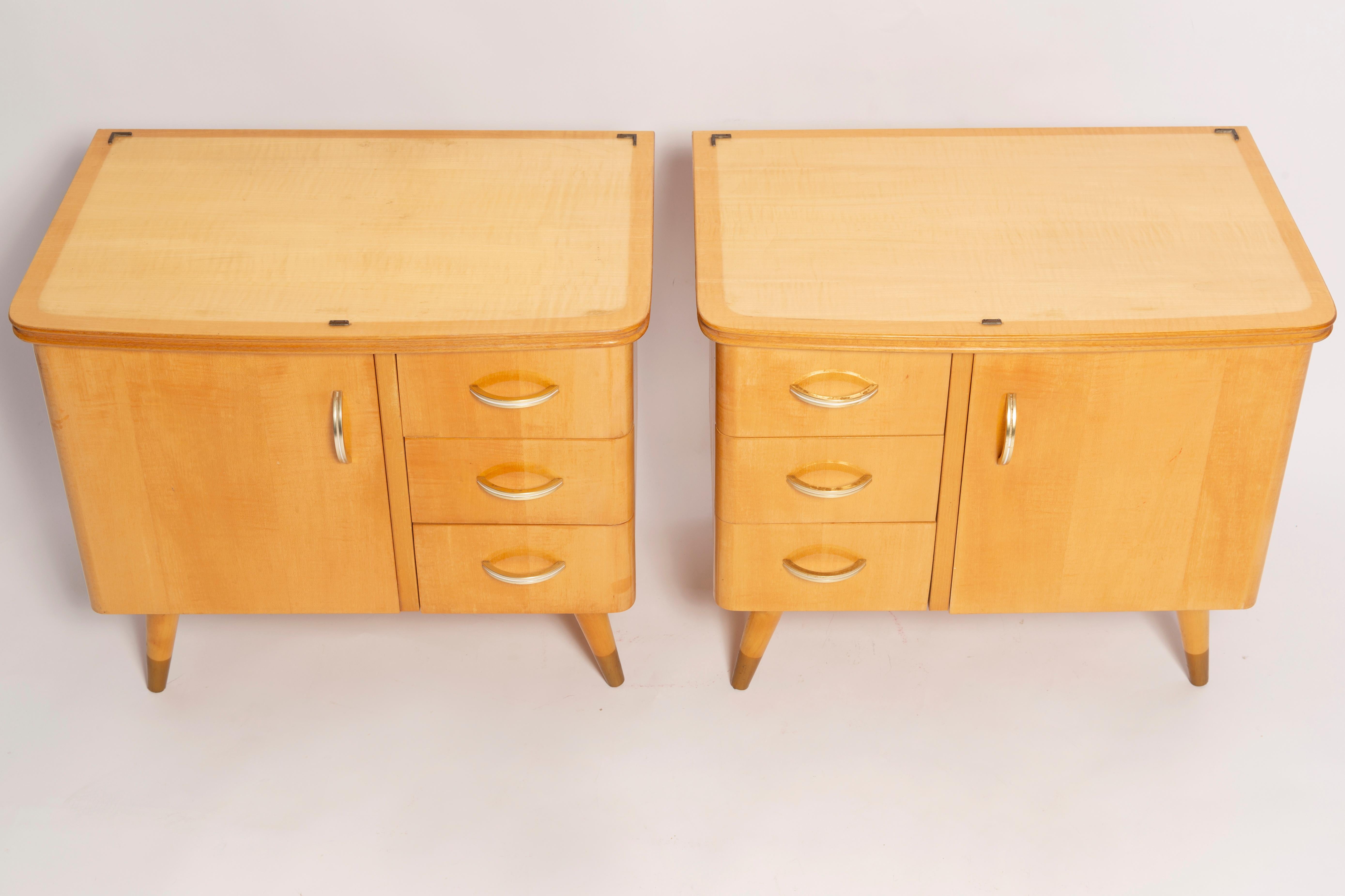 Set of Two Mid-Century Vintage Night Tables, Wood, Europe, 1960s For Sale 2