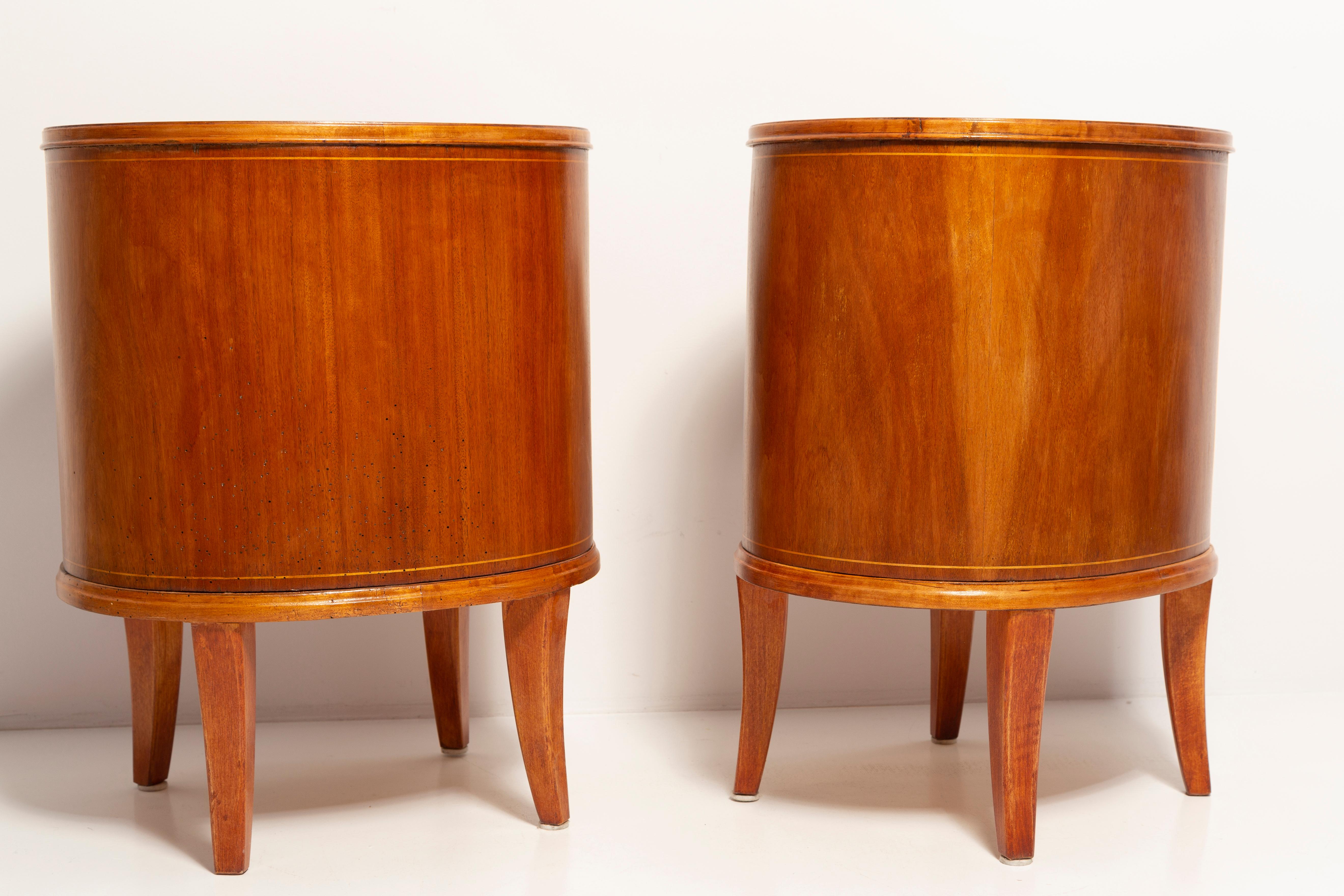 Set of Two Mid-Century Vintage Night Tables, Wood, Europe, 1960s For Sale 2