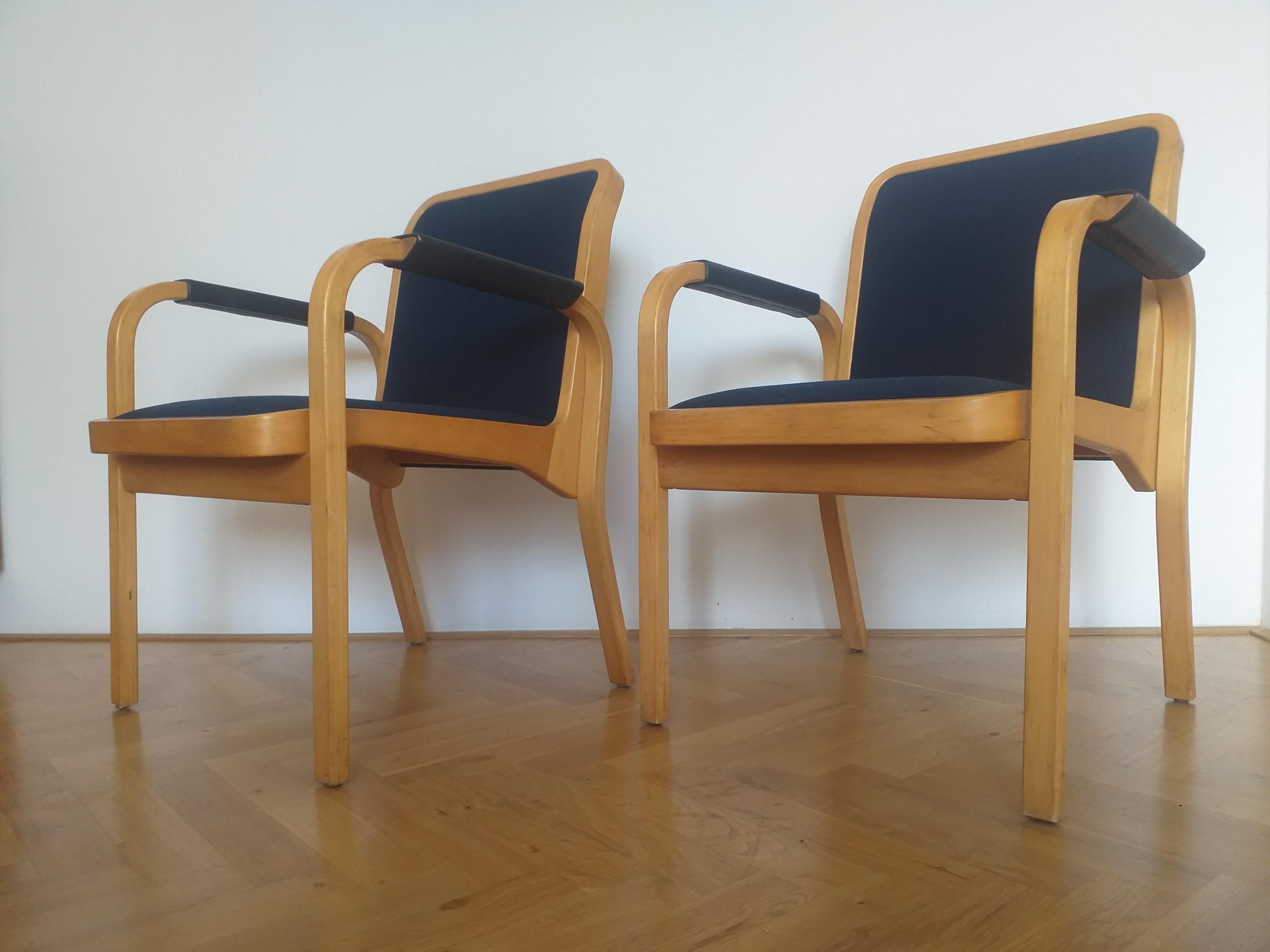 Set of Two Midcentury Alvar Aalto Chairs by Artek, Model E45, Finland, 1960s 3