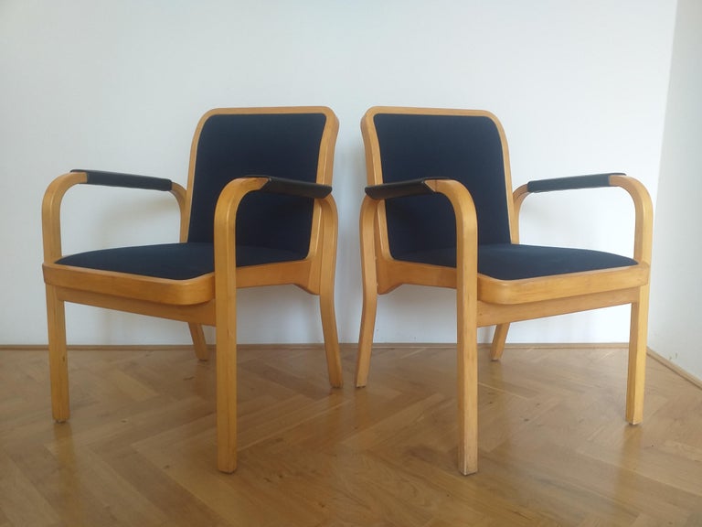 Set of Two Midcentury Alvar Aalto Chairs by Artek, Model E45, Finland, 1960s For Sale 9