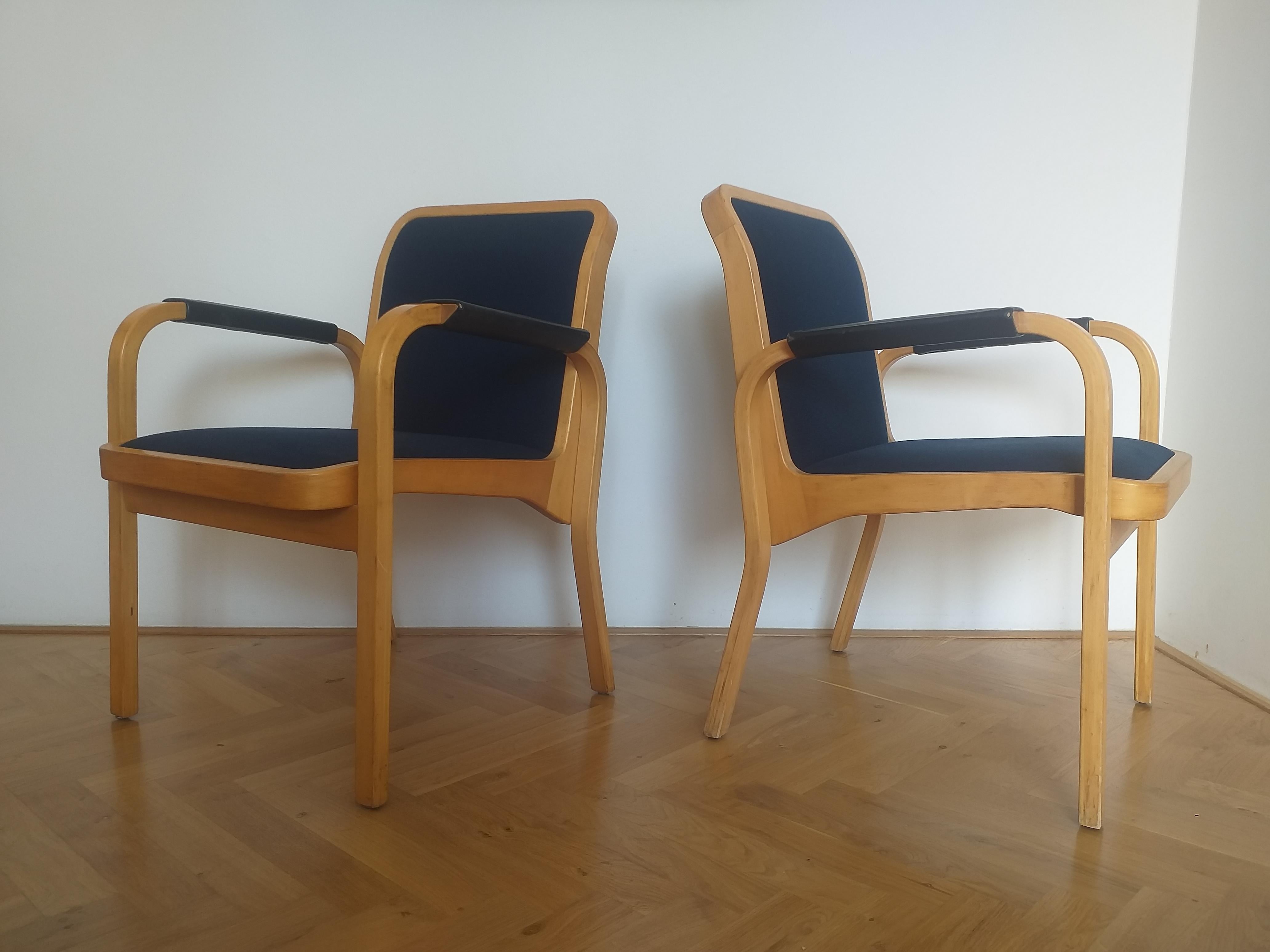 Finnish Set of Two Midcentury Alvar Aalto Chairs by Artek, Model E45, Finland, 1960s