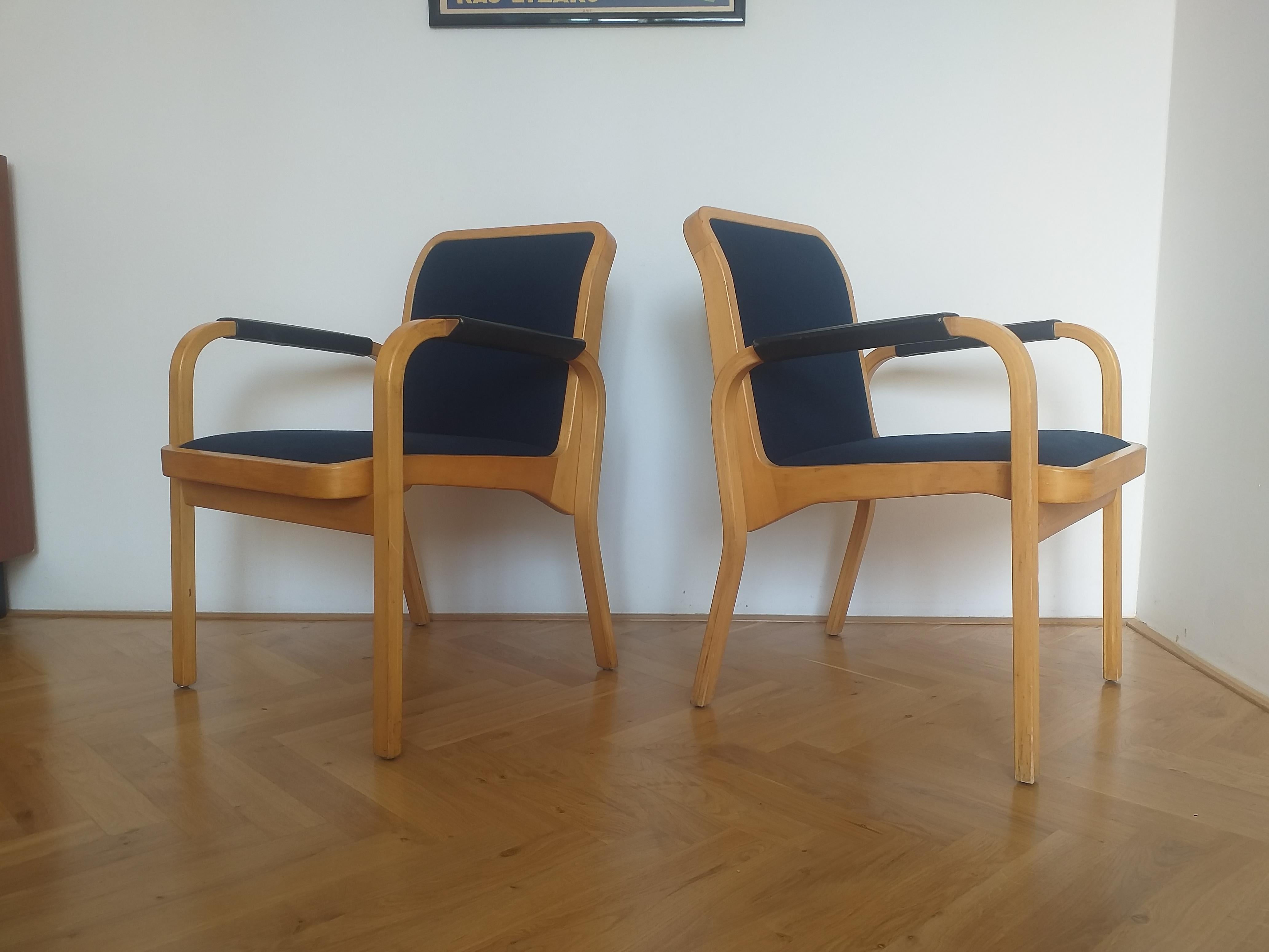 Set of Two Midcentury Alvar Aalto Chairs by Artek, Model E45, Finland, 1960s In Good Condition In Praha, CZ