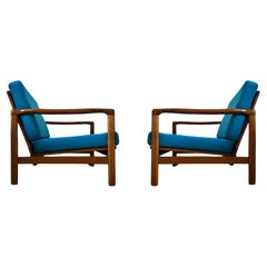 Ensemble de deux fauteuils du milieu du siècle, tapissés de velours bleu, Pologne, années 1960