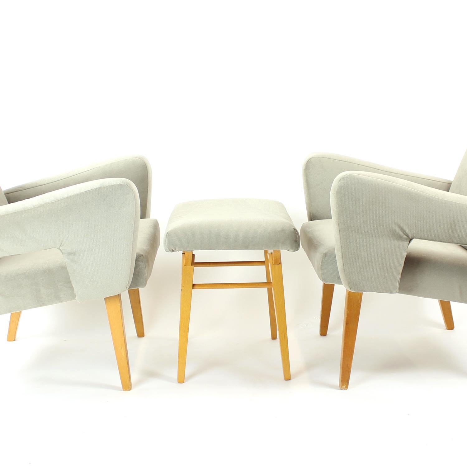 Juego de dos sillones de mediados de siglo con taburete, Checoslovaquia Años 60 en Excelente estado para la venta en Zohor, SK
