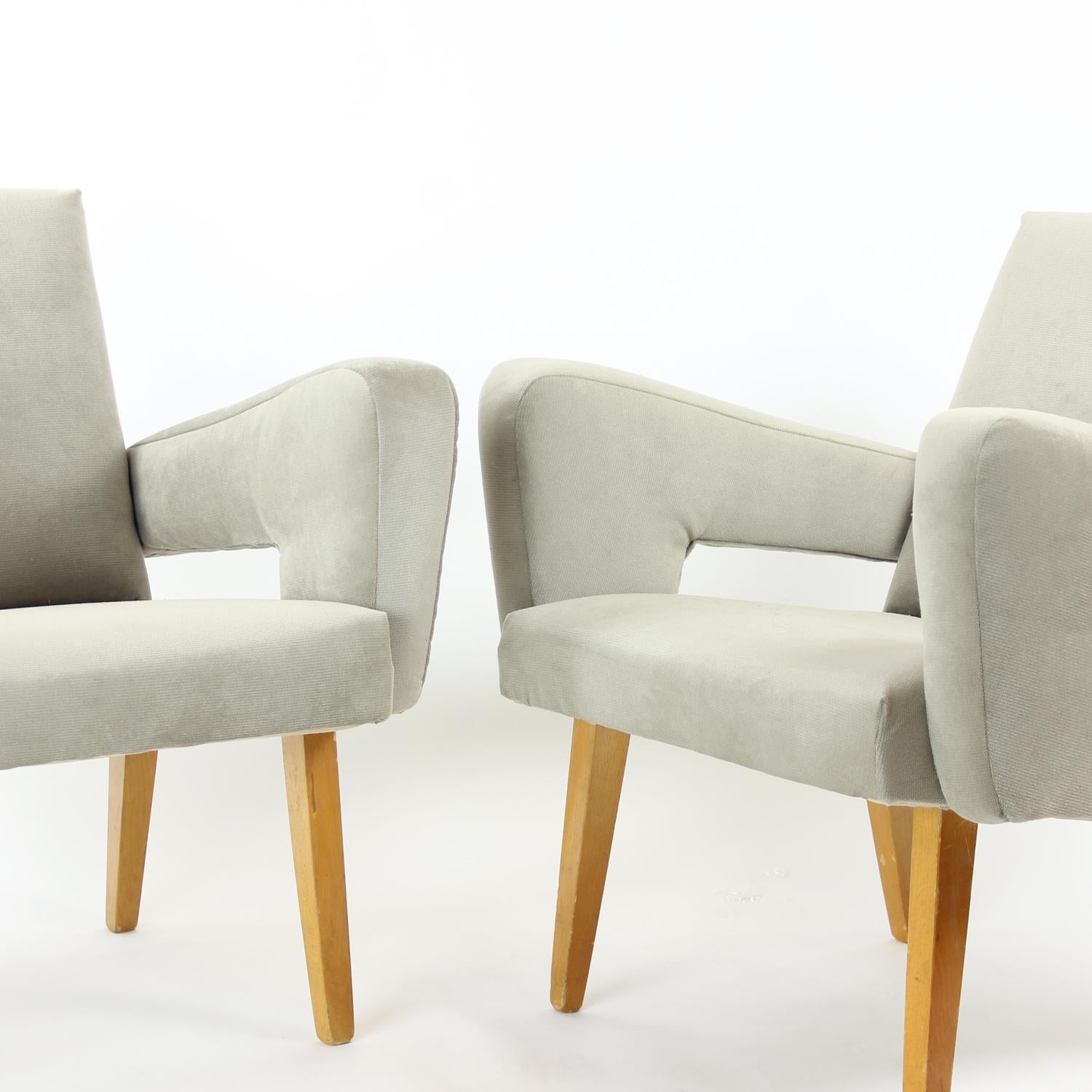 Juego de dos sillones de mediados de siglo con taburete, Checoslovaquia Años 60 en venta 1