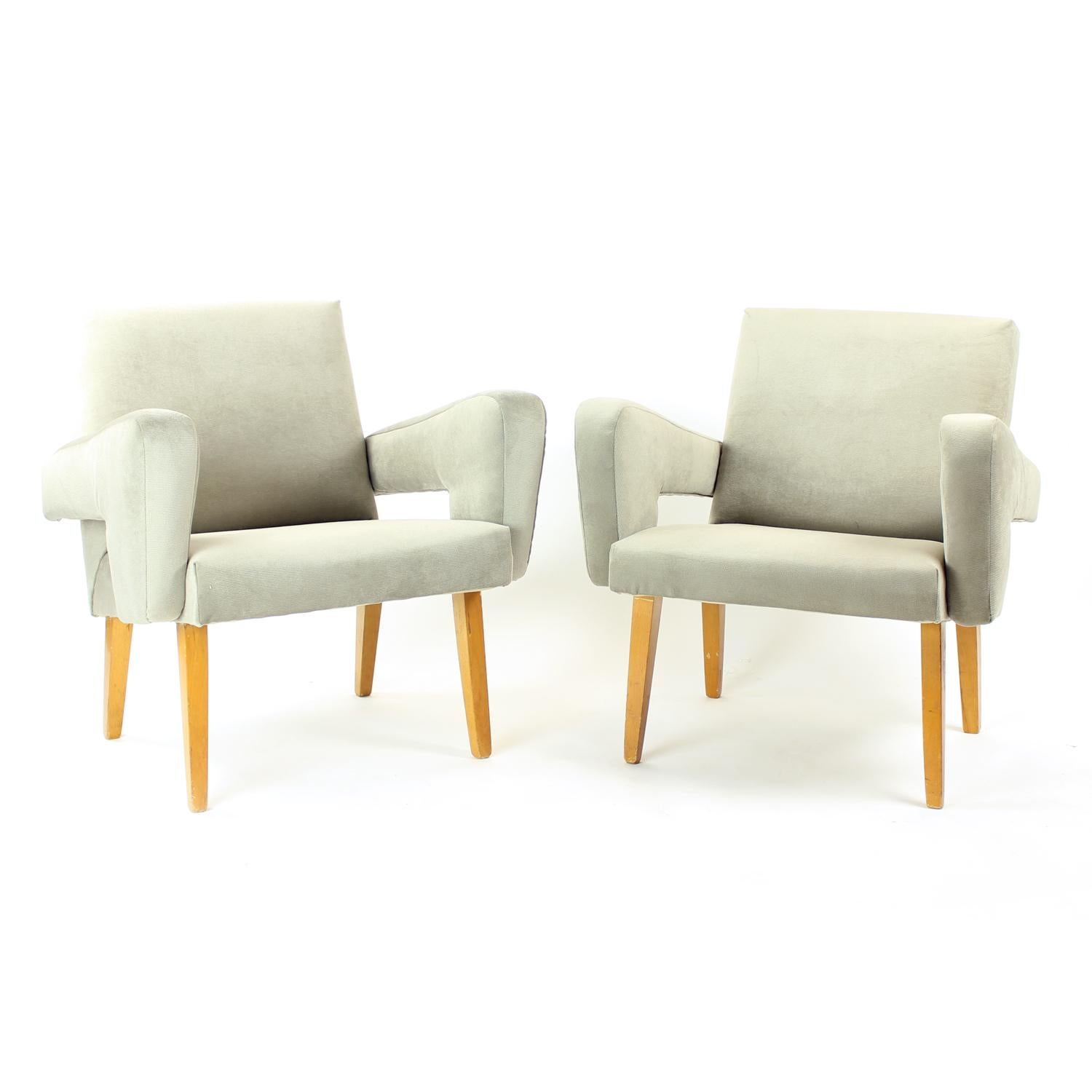 Juego de dos sillones de mediados de siglo con taburete, Checoslovaquia Años 60 en venta 2