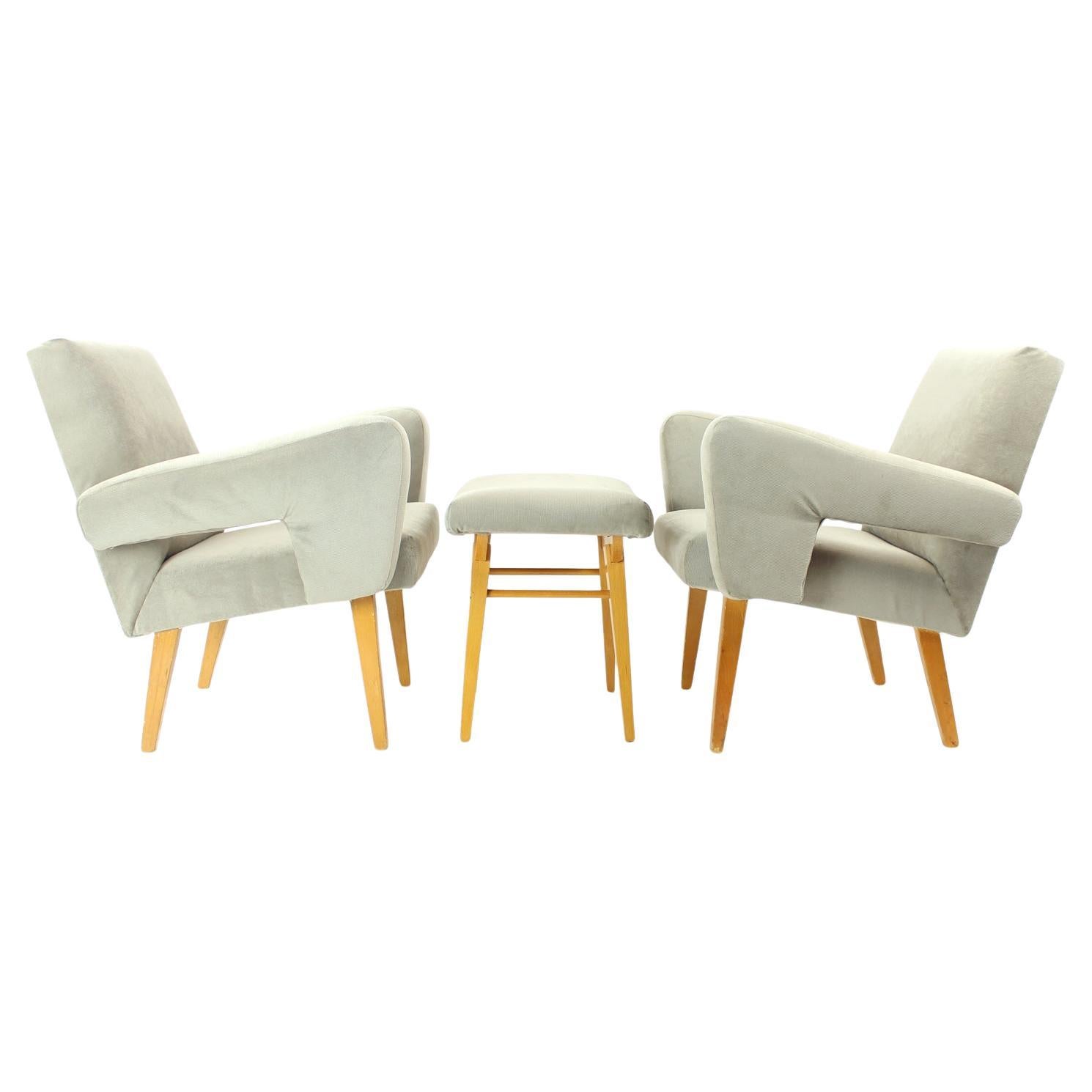 Set di due poltrone con sgabello del Medioevo, Cecoslovacchia 1960