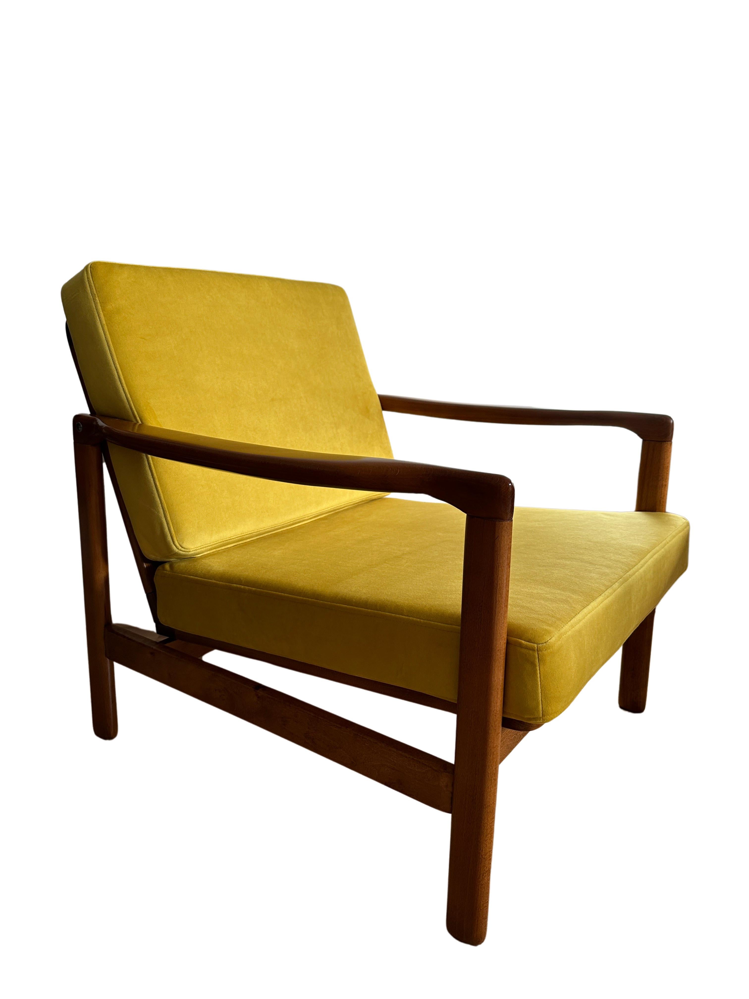 Set of Two Midcentury Armchairs, Yellow Velvet Upholstery, Poland, 1960s 2