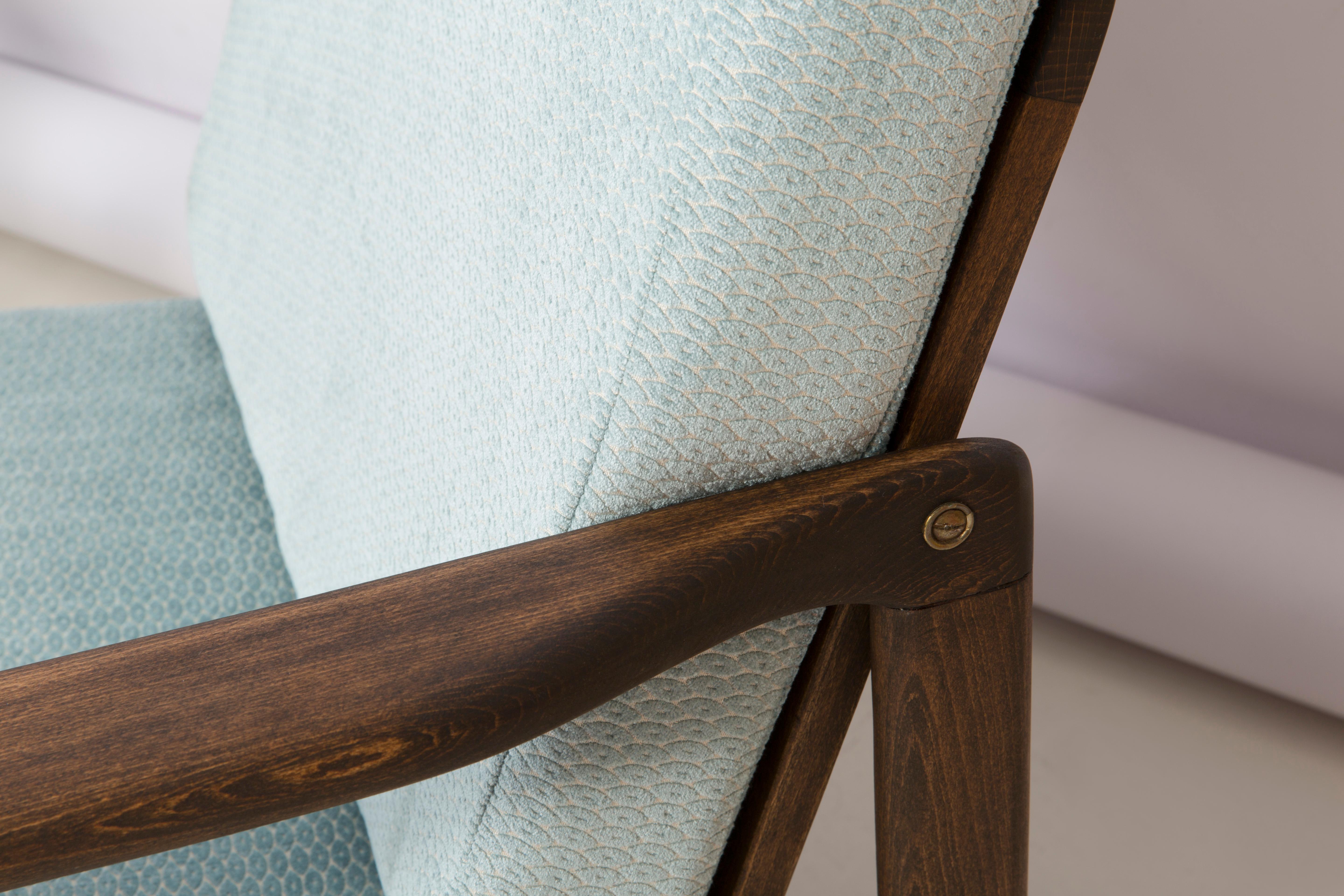 Mid-Century Modern Ensemble de deux fauteuils en velours à motif bleu bébé du milieu du siècle dernier, Zenon Baczyk, années 1960 en vente
