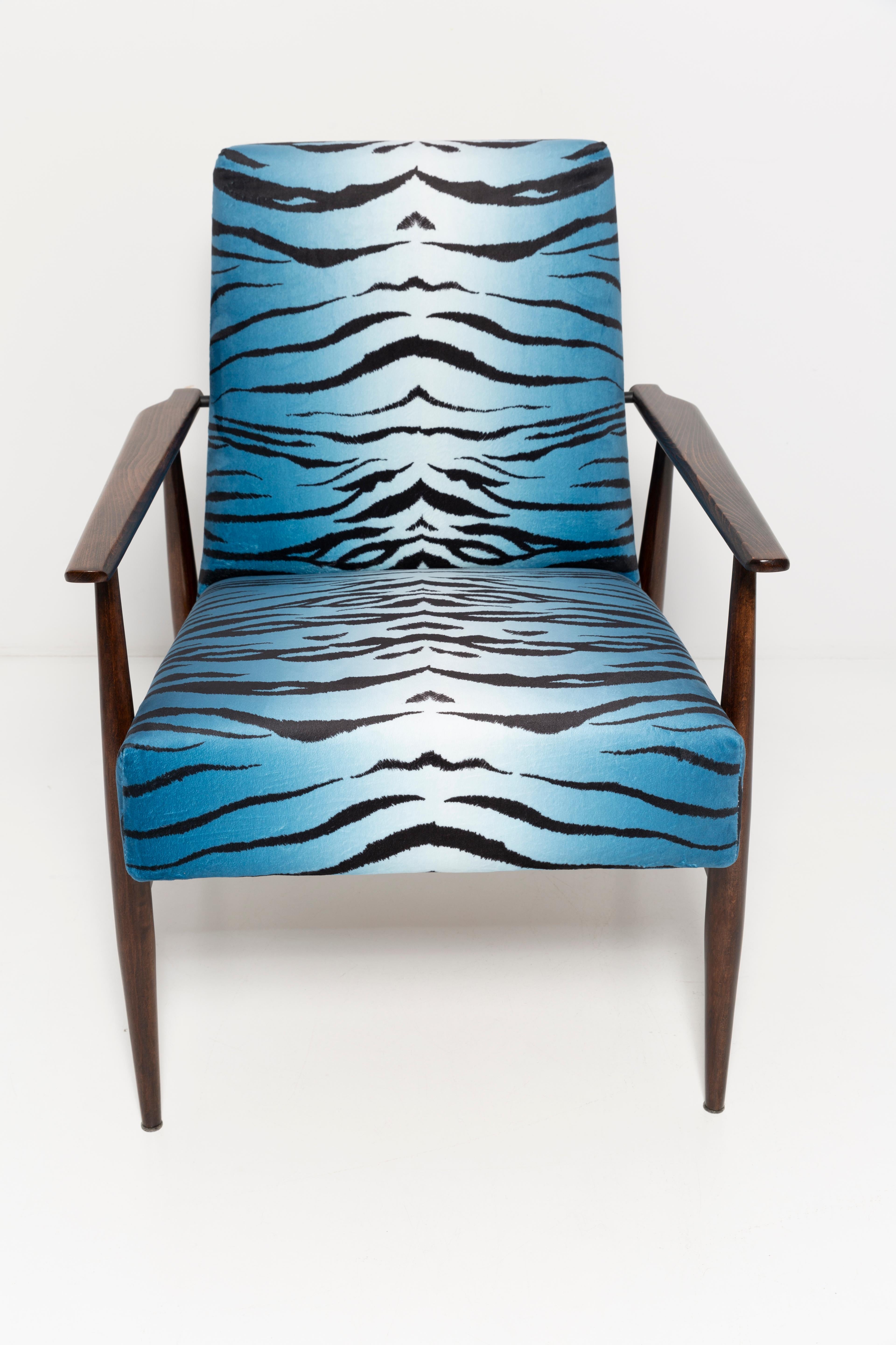 Hand-Crafted Set of Two Midcentury Blue Zebra Print Velvet Dante Armchairs, H. Lis, 1960s For Sale
