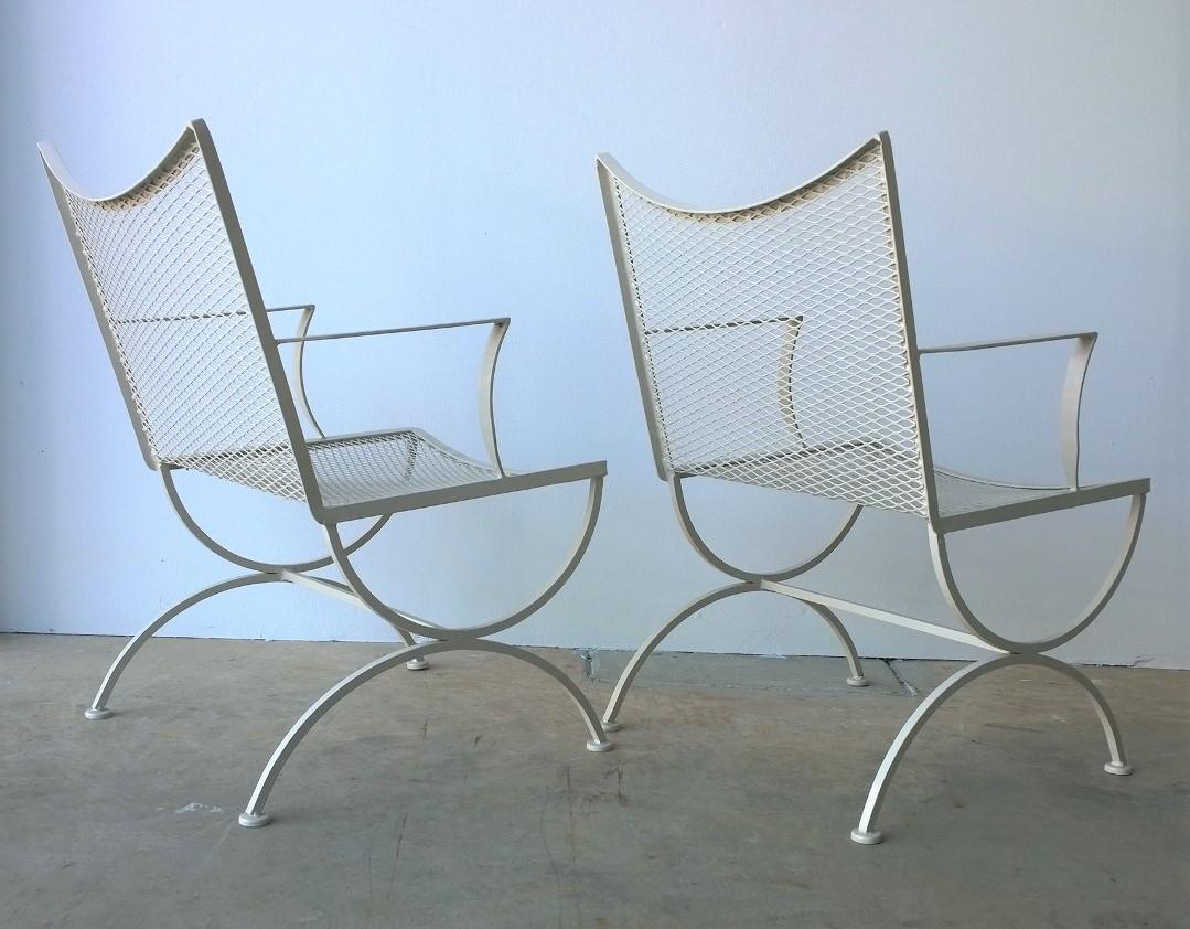 Set of 2 Bob Anderson Newly Enameled White Wrought Iron Patio / Garden Armchairs In Good Condition For Sale In Houston, TX