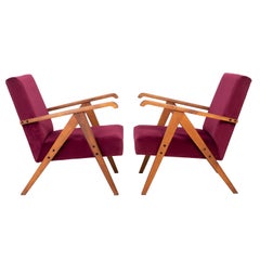 Ensemble de deux fauteuils VAR en velours bourgogne du milieu du siècle dernier, années 1960