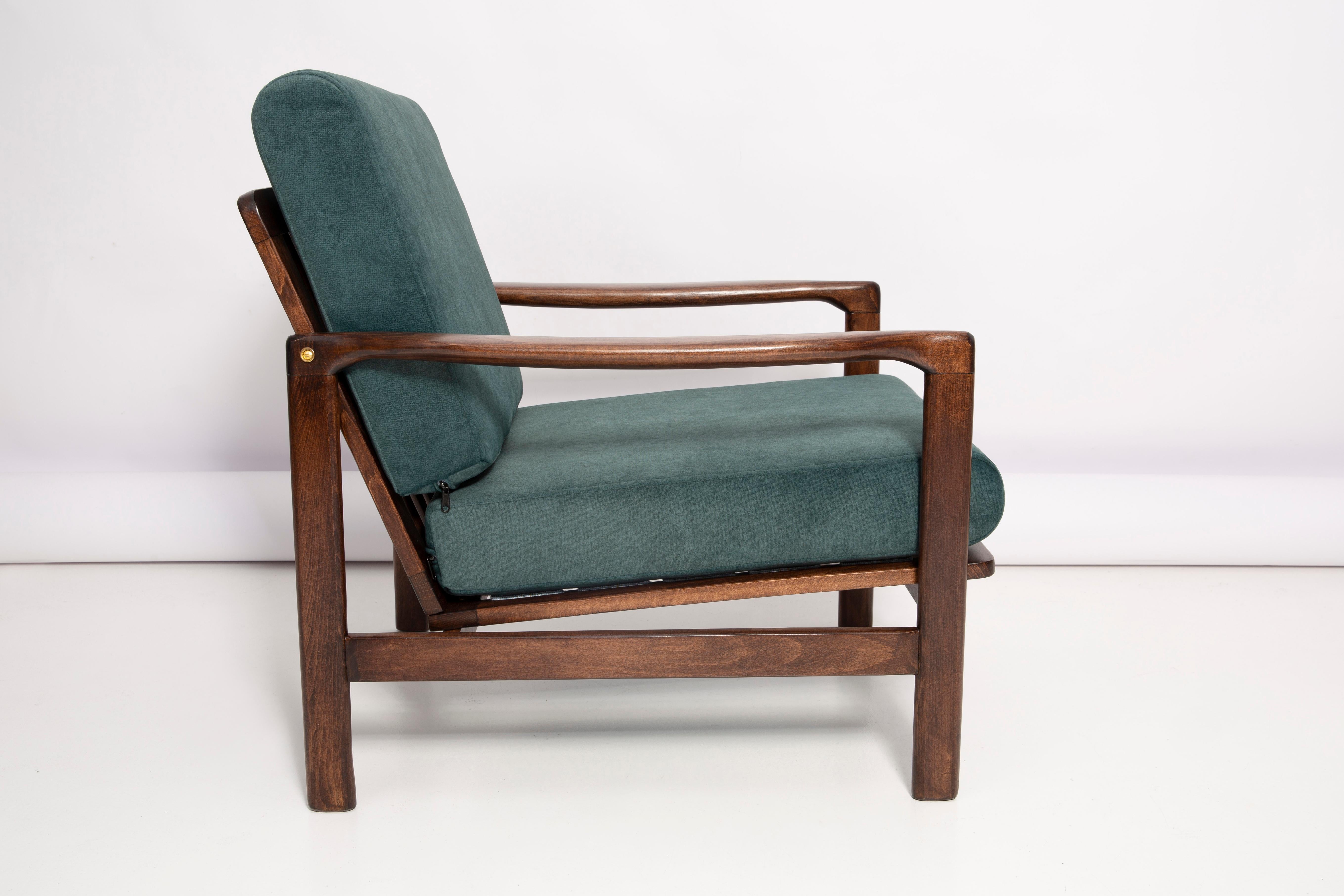 Set of Two Midcentury Deep Green Velvet Armchairs, Zenon Baczyk, 1960s For Sale 3