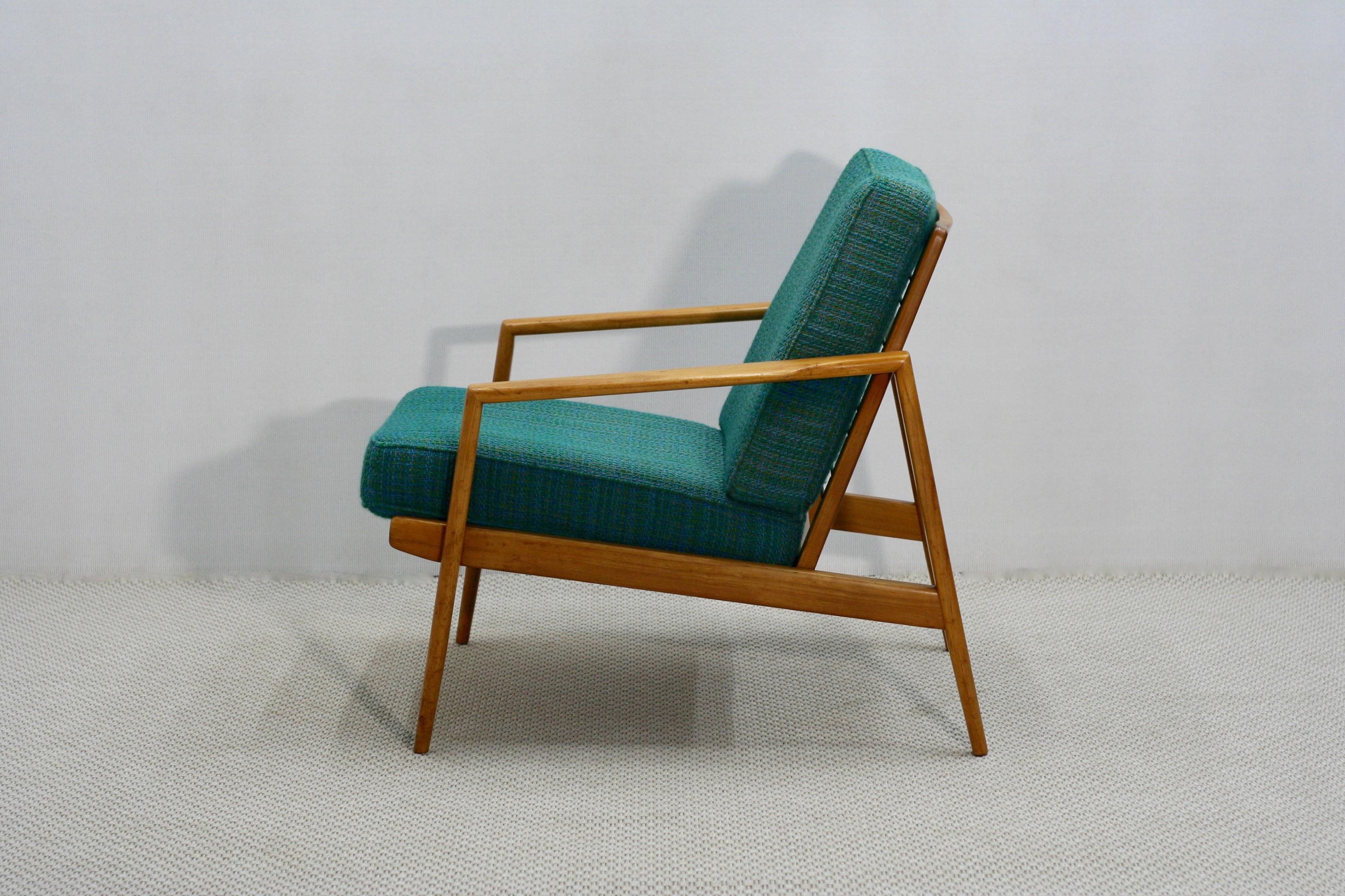 Set of Two Midcentury German Beech Wood Lounge Chairs from Knoll Antimott For Sale 6