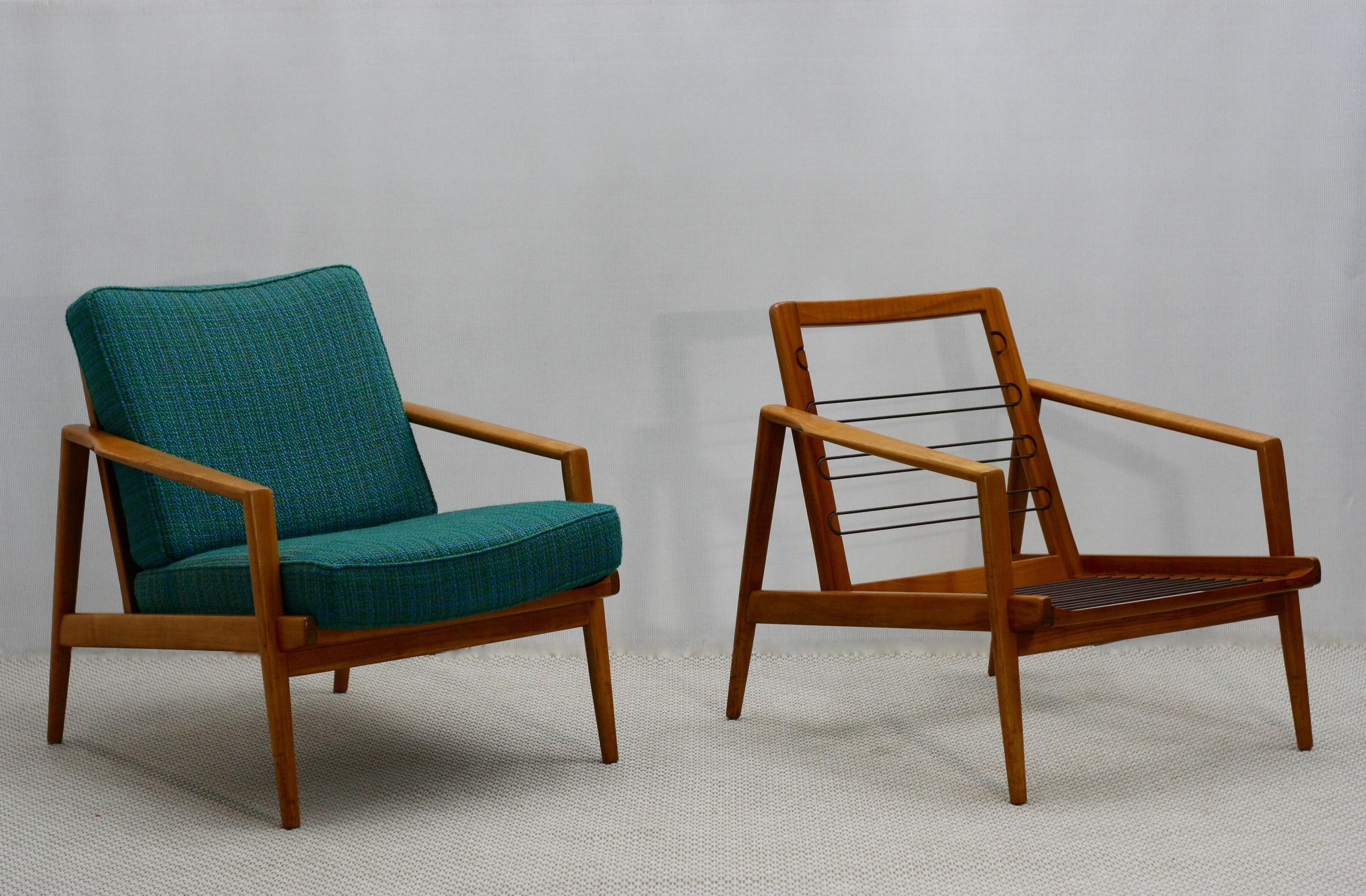 Set of Two Midcentury German Beech Wood Lounge Chairs from Knoll Antimott In Good Condition For Sale In Riga, Latvia