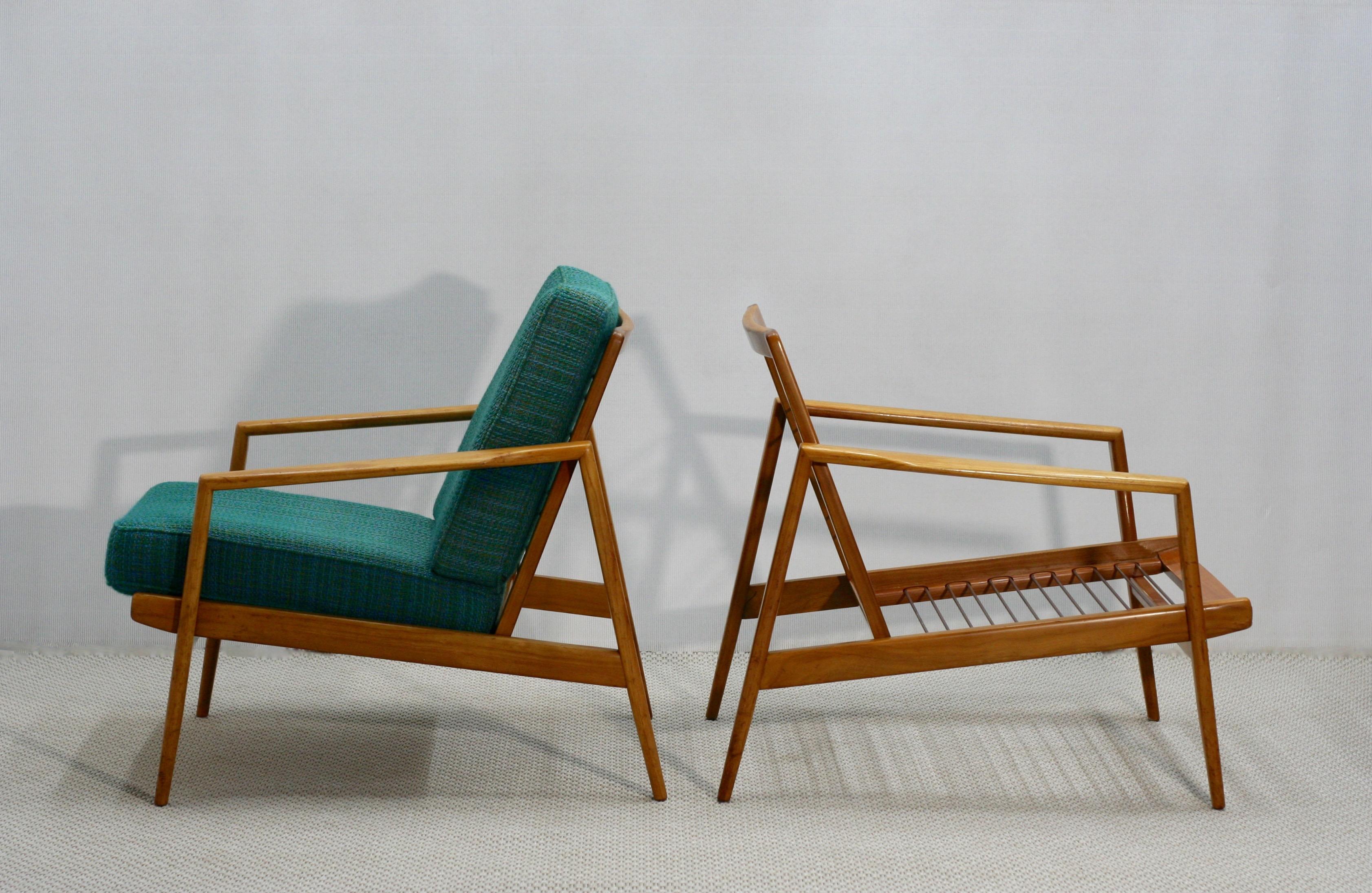 Mid-20th Century Set of Two Midcentury German Beech Wood Lounge Chairs from Knoll Antimott For Sale