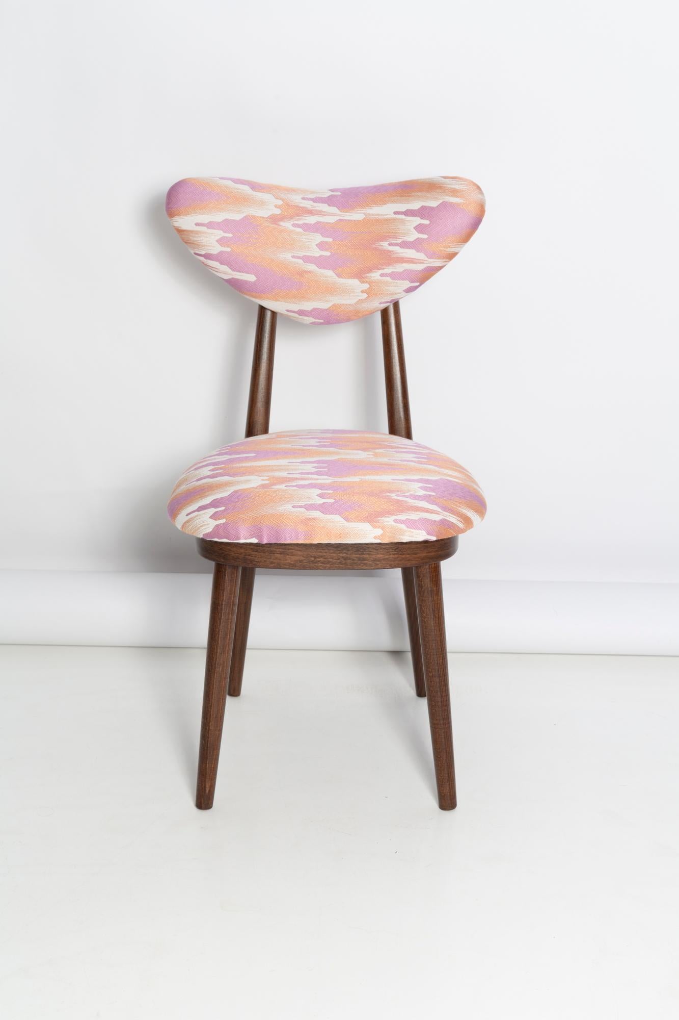 Polonais Ensemble de deux chaises en forme de cœur du milieu du siècle, jacquar rose fandango, Dedar, Europe, années 1960 en vente