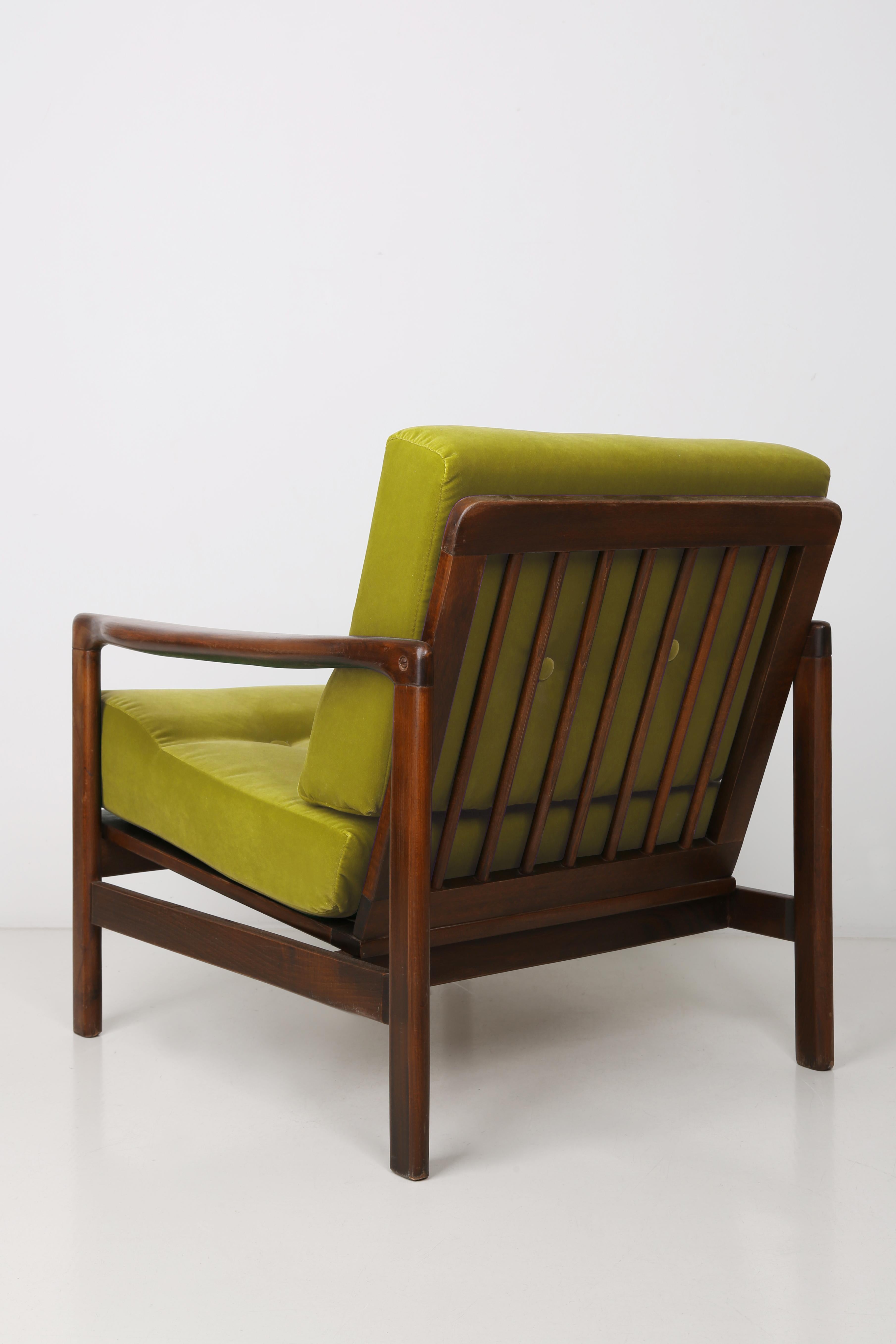 Satz von zwei Sesseln aus Zitronensamt aus der Mitte des Jahrhunderts, Zenon Baczyk, 1960er Jahre (Handgefertigt) im Angebot