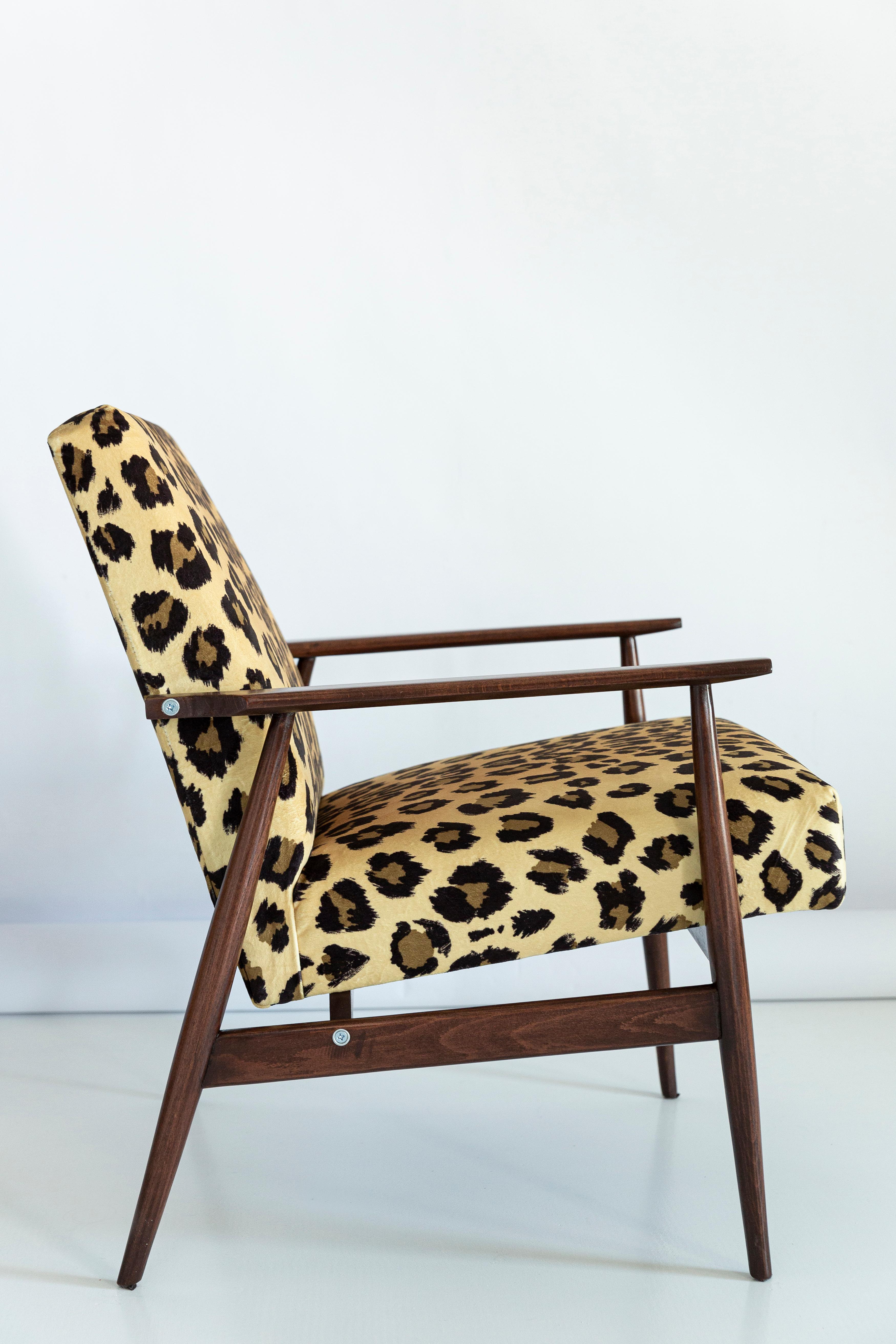 Hand-Crafted Set of Two Midcentury Leopard Print Velvet Dante Armchairs, H. Lis, 1960s For Sale