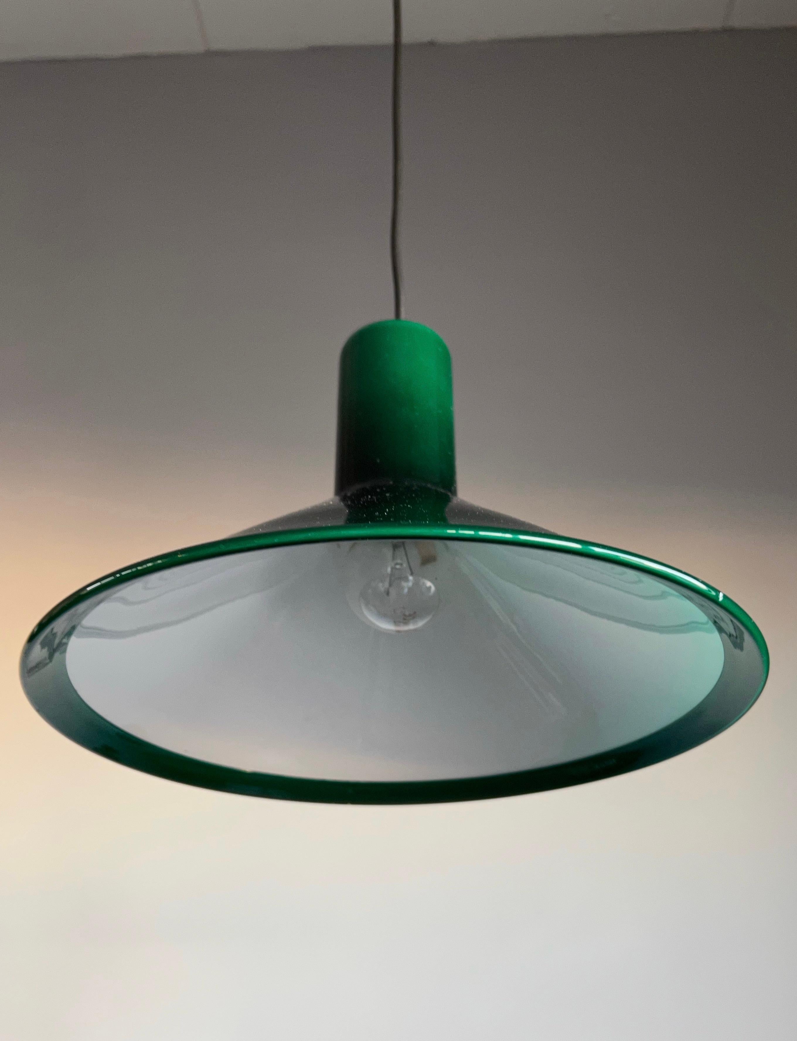 Ensemble de deux pendentifs en verre vert fabriqués au milieu du siècle dernier par Michael Bang pour Holmegaard en vente 3