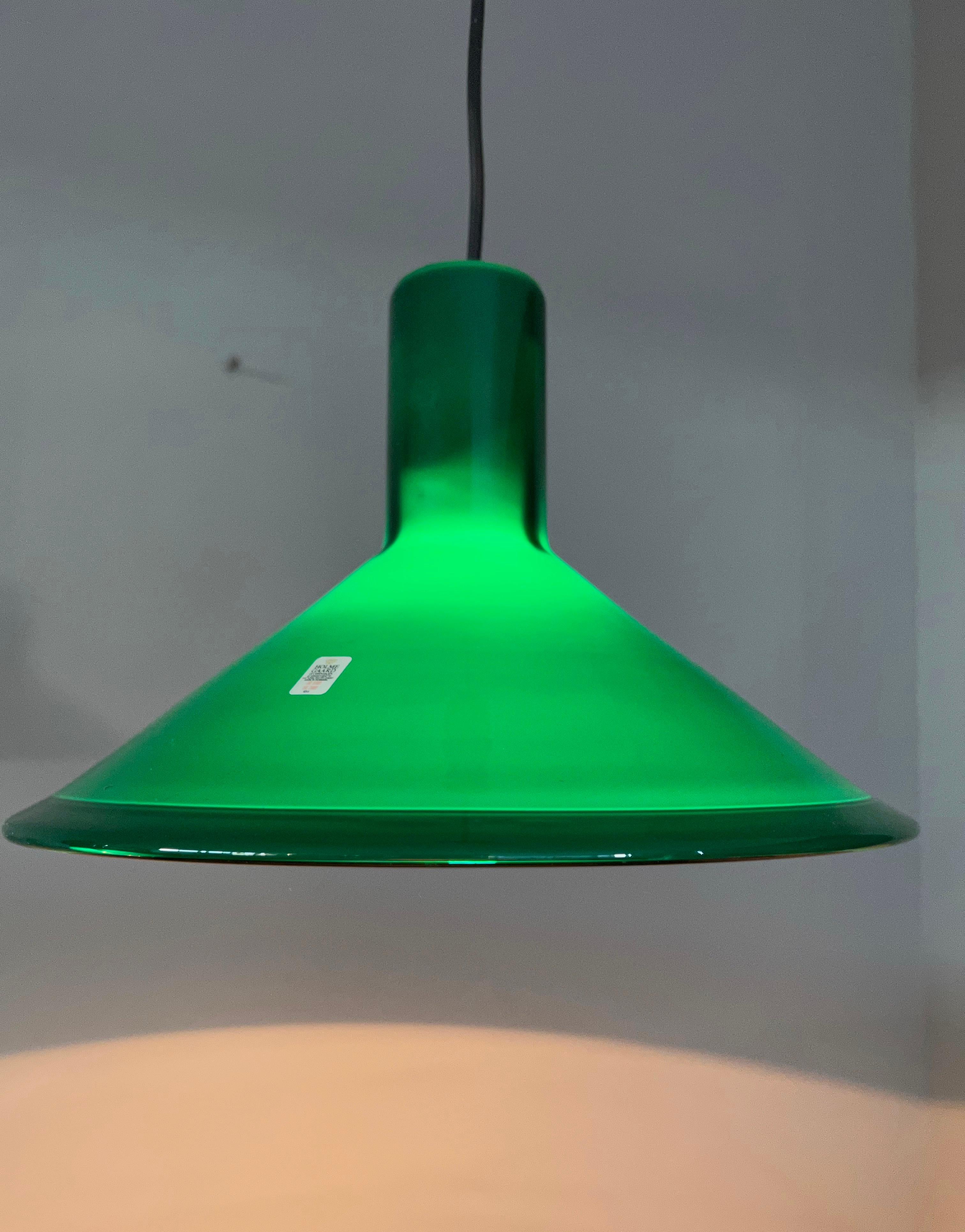 Verre Ensemble de deux pendentifs en verre vert fabriqués au milieu du siècle dernier par Michael Bang pour Holmegaard en vente